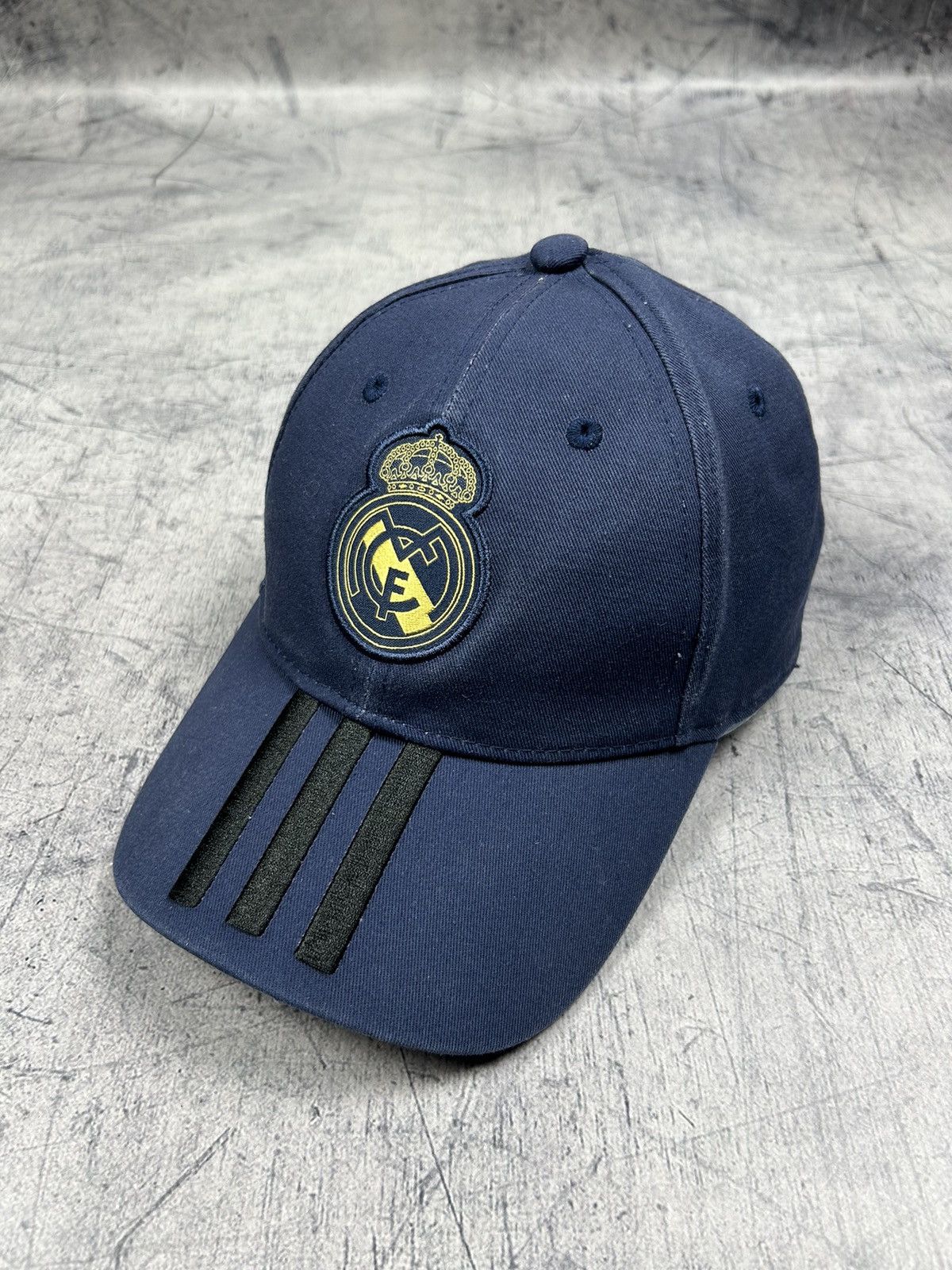 Adidas × Vintage Adidas Real Madrid Centre Logo Cap Soccer Jersey Size ONE SIZE - 2 Thumbnail