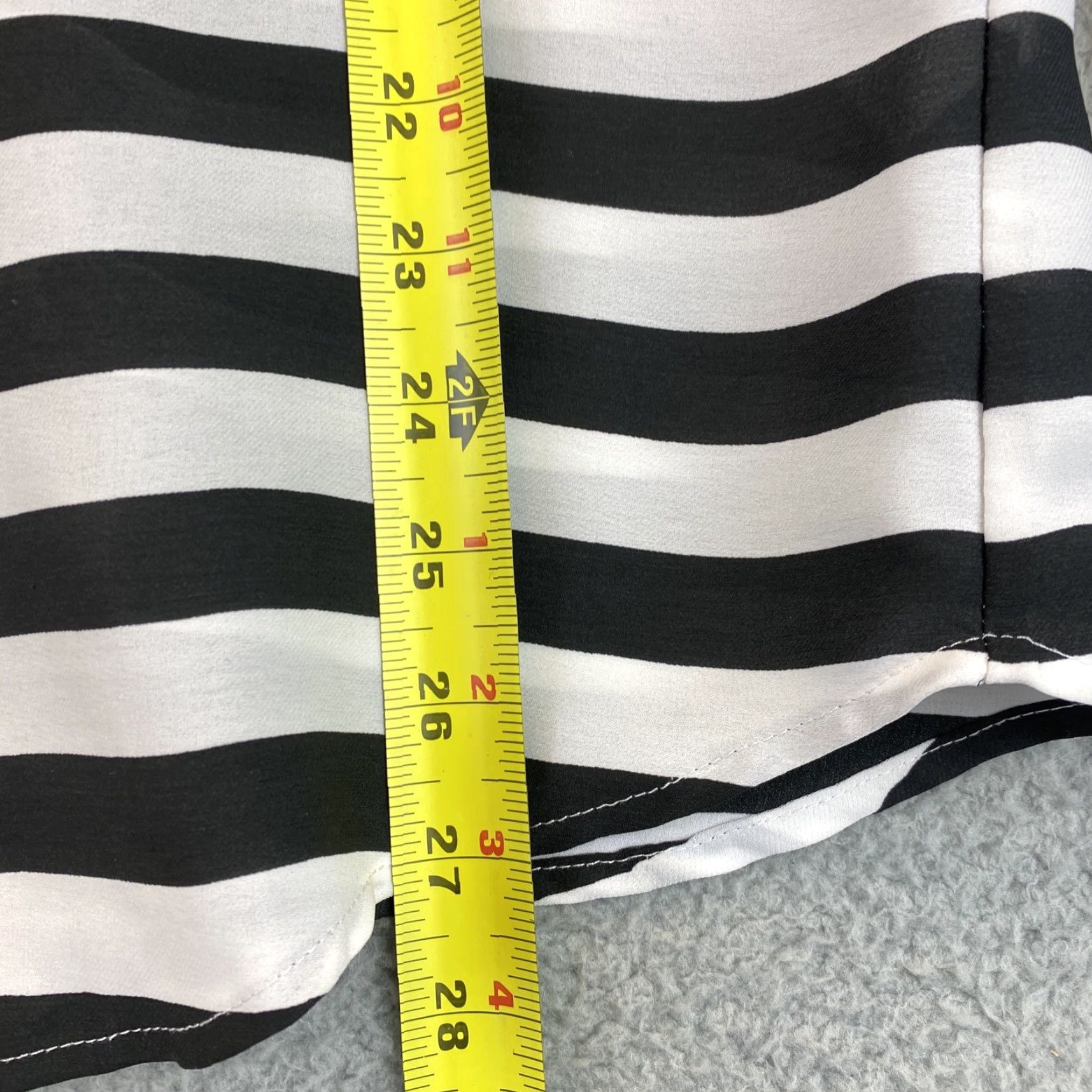 Banana Republic Banana Republic Shirt Women’s M Blouse Black Striped Light Weight Tunic /74-23 Size M / US 6-8 / IT 42-44 - 7 Thumbnail