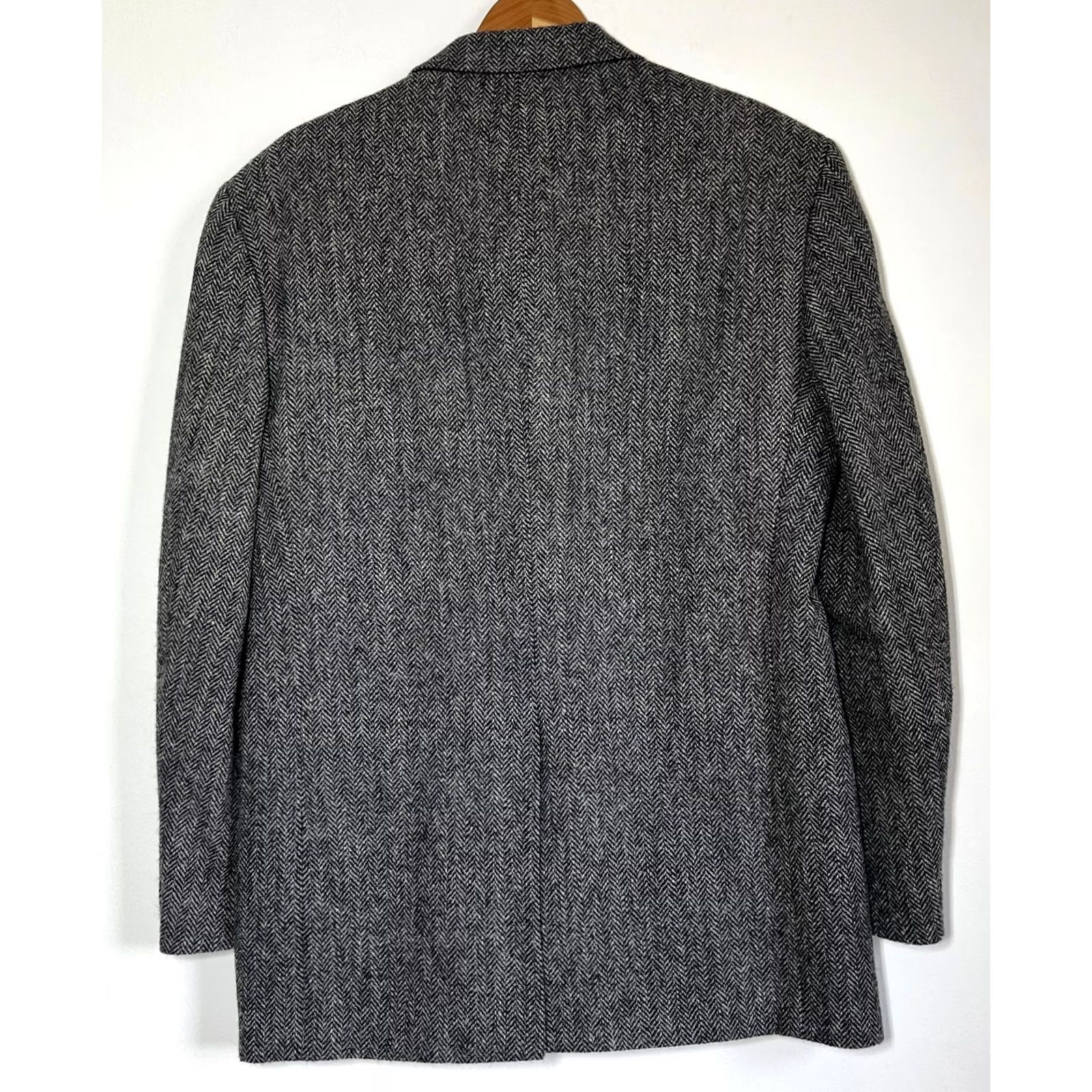Harris Tweed VINTAGE Harris Tweed Blazer Men 40R Wool Gray Herringbone Button 100% Pure New Wool Regular Jacket Mens Medium? Size 40R - 2 Thumbnail