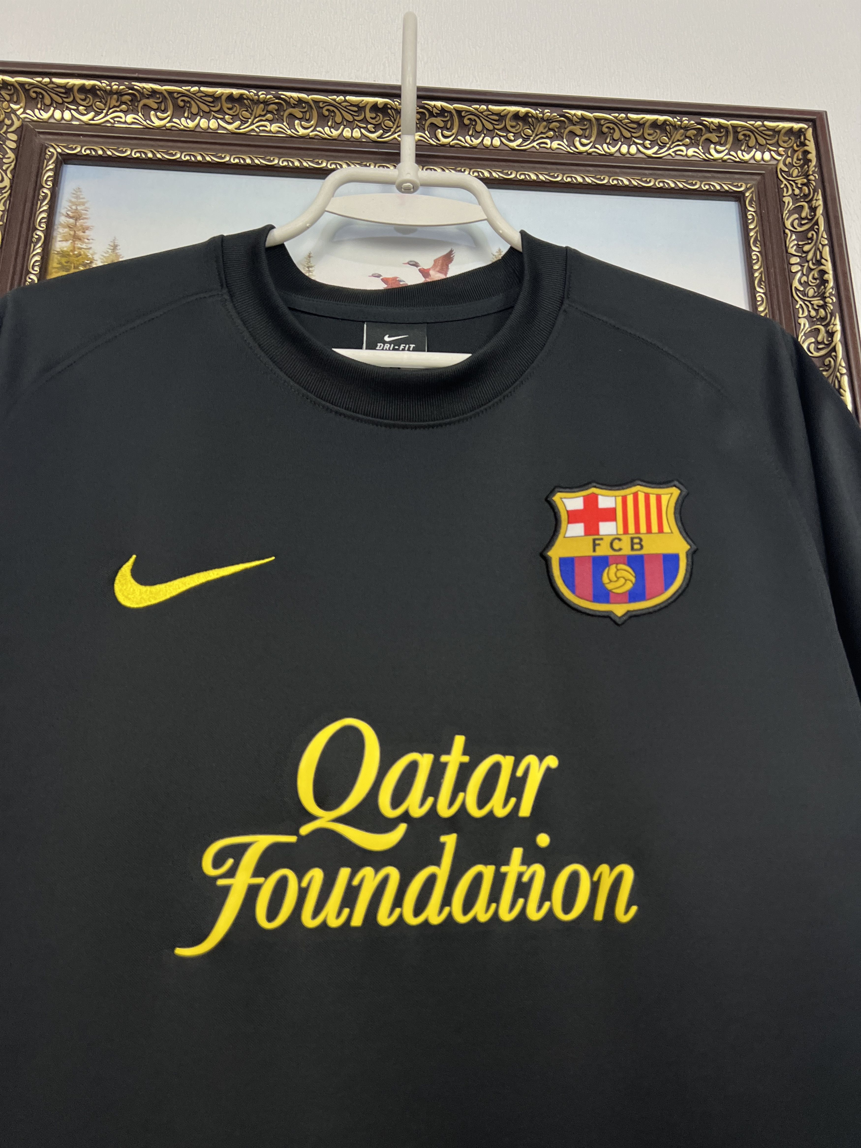Nike Barcelona Away football shirt 2011 Soccer Nike Black Jersey Size US M / EU 48-50 / 2 - 3 Thumbnail