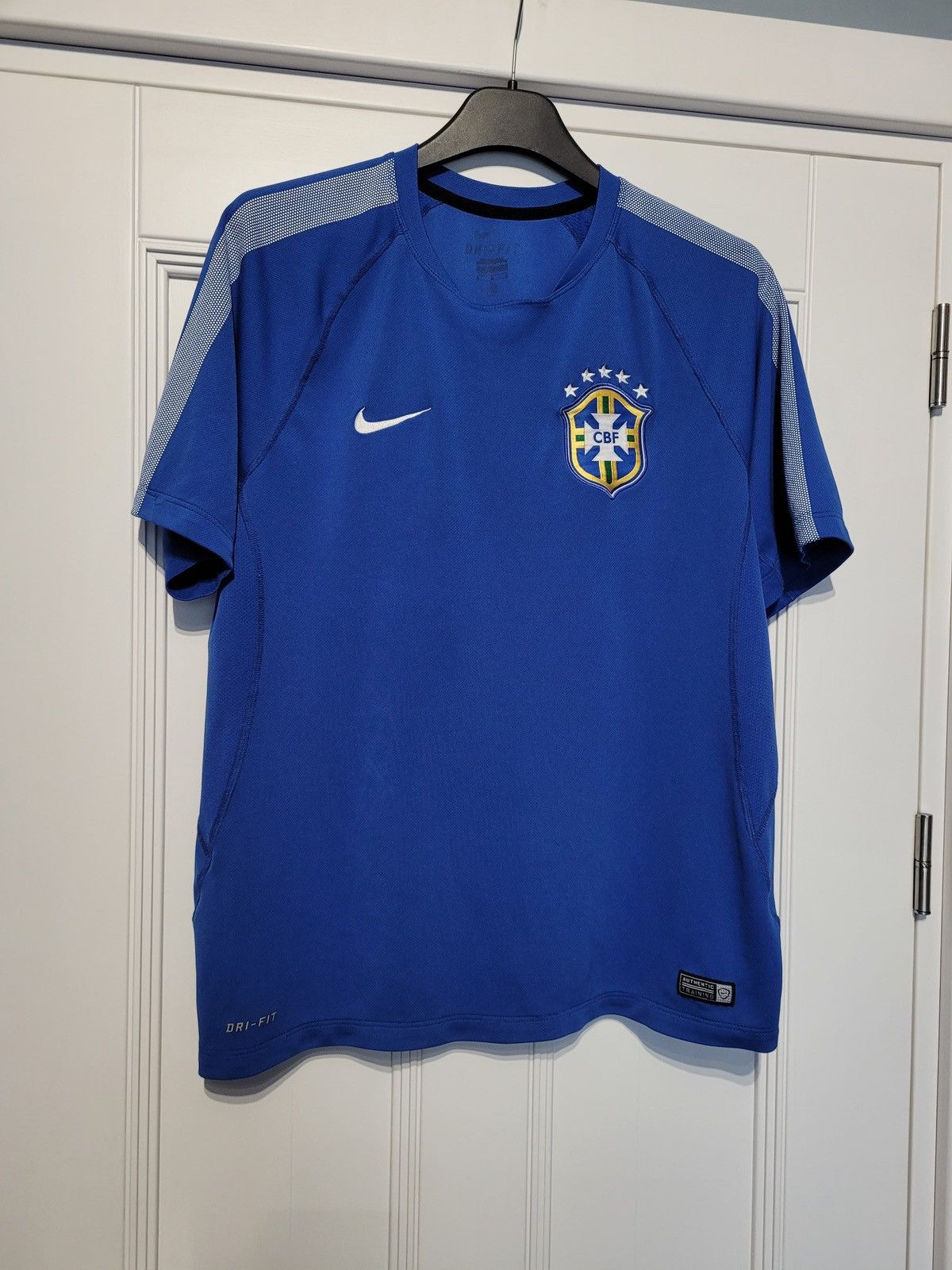 Nike Football soccer Jersey T-shirt Nike brasil retro man Size US M / EU 48-50 / 2 - 1 Thumbnail