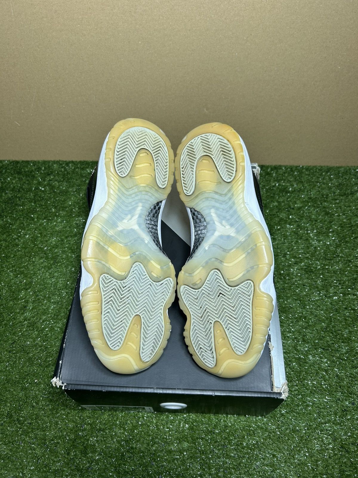 Jordan Brand Jordan 11 jubilee Size US 10.5 / EU 43-44 - 10 Thumbnail