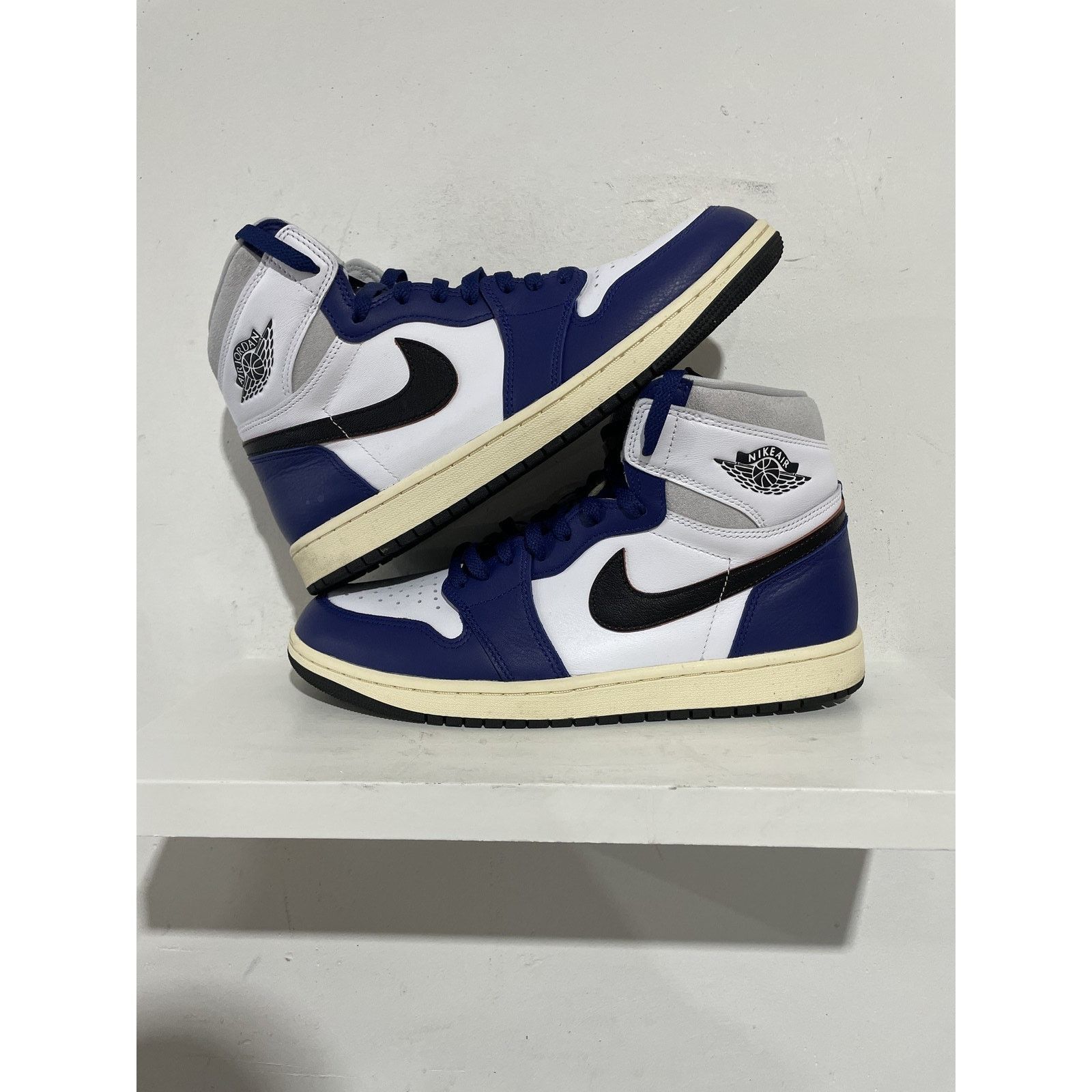 Nike NIKE JORDAN 1 HIGH RARE AIR SIZE 11 PREOWNED Size US 11 / EU 44 - 1 Thumbnail