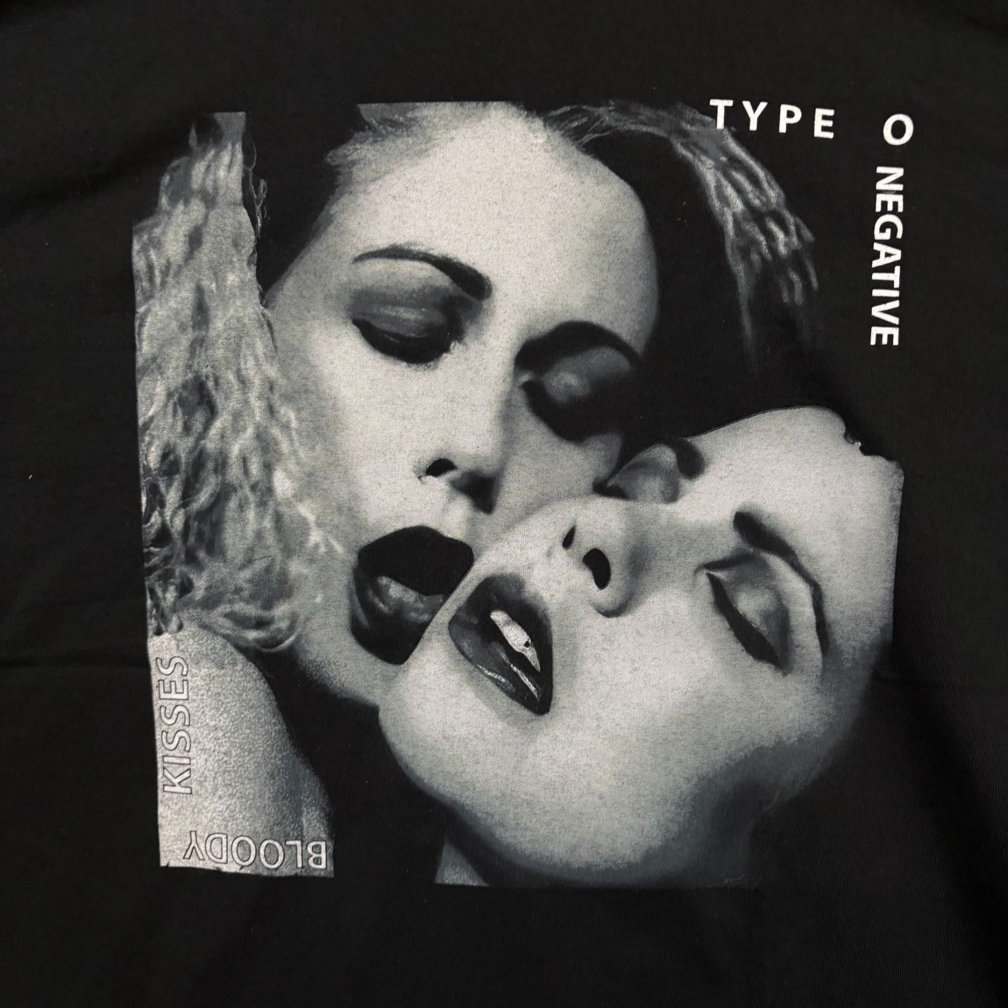 Band Tees Type O Negative Bloody Kisses Gothic Metal Band Tee XL Size US XL / EU 56 / 4 - 2 Thumbnail