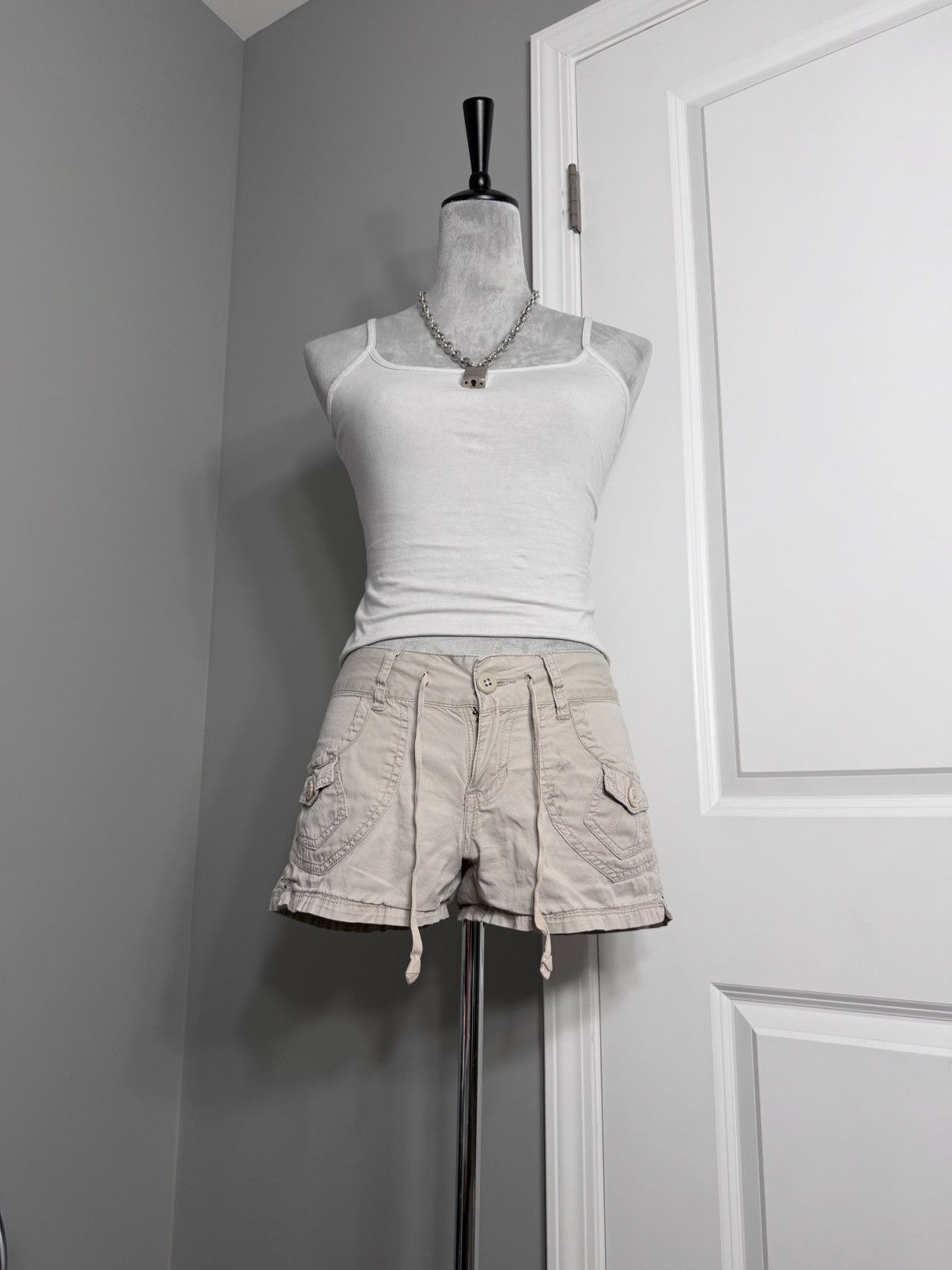 UNIONBAY UNIONBAY Beige Cargo Shorts w/ Flap Pockets + Drawstrings Size 29" - 7 Thumbnail