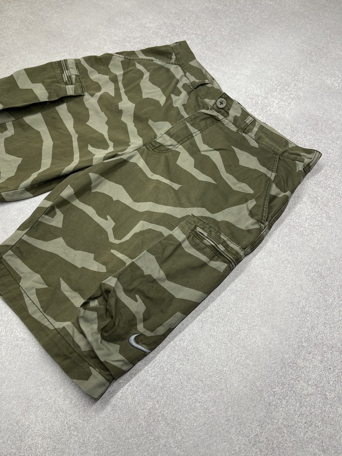 Nike Vintage Nike Military Cargo Shorts Camo Y2K ACG TECH Size M Size US 32 / EU 48 - 5 Thumbnail
