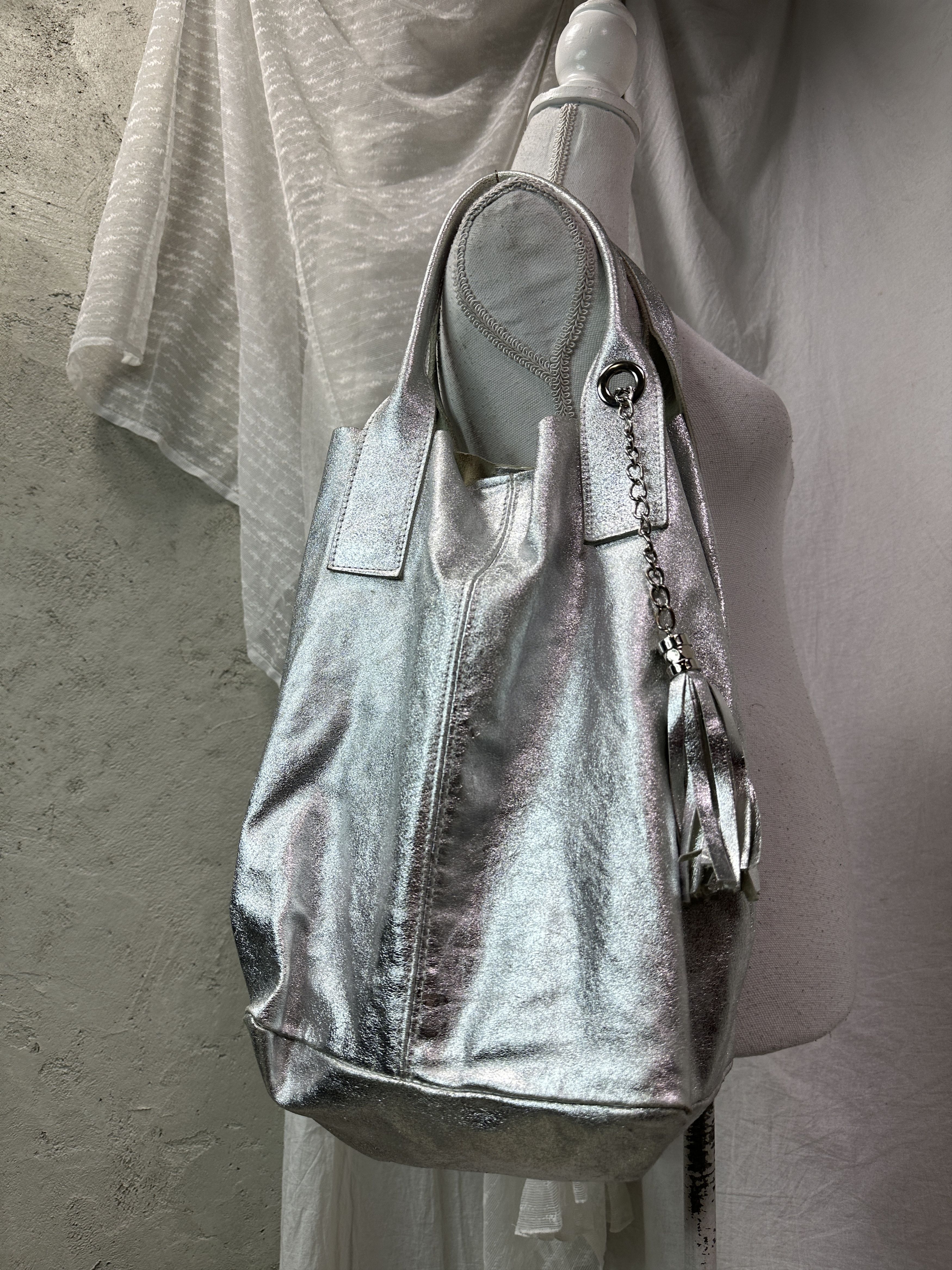 Vintage Vintage Leather Silver Chrome Hobo Bag Y2K Size ONE SIZE - 1 Thumbnail