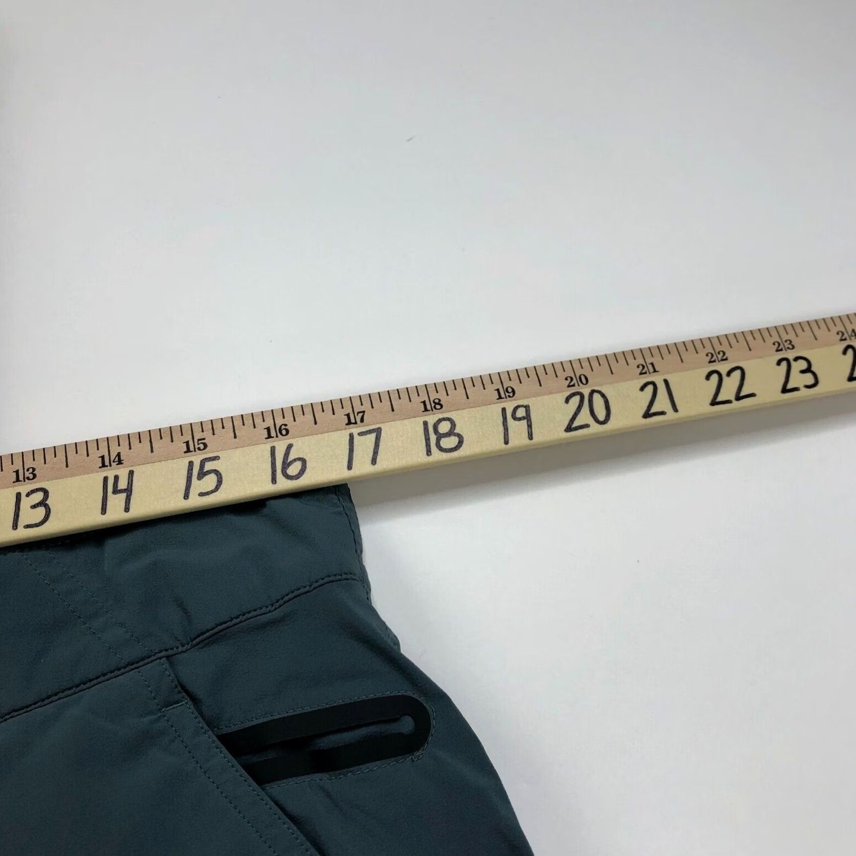 Lululemon Lululemon Shorts 36 Casual Regular Inseam 11" Elastic Waist Belt Loops Nylon Polyester Spandex 90s VTG Blue Mens Size US 36 / EU 52 - 4 Thumbnail