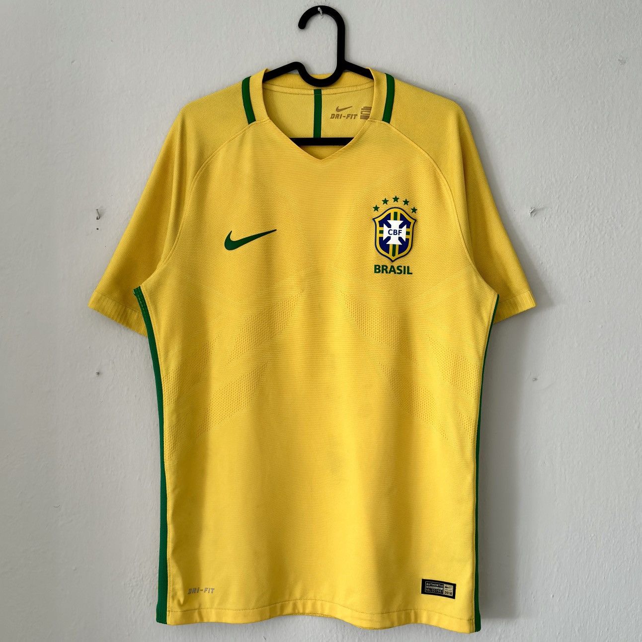 Nike 2016 2018 Brazil Nike Home Kit Soccer Jersey Shirt Top Tee Size US M / EU 48-50 / 2 - 3 Thumbnail