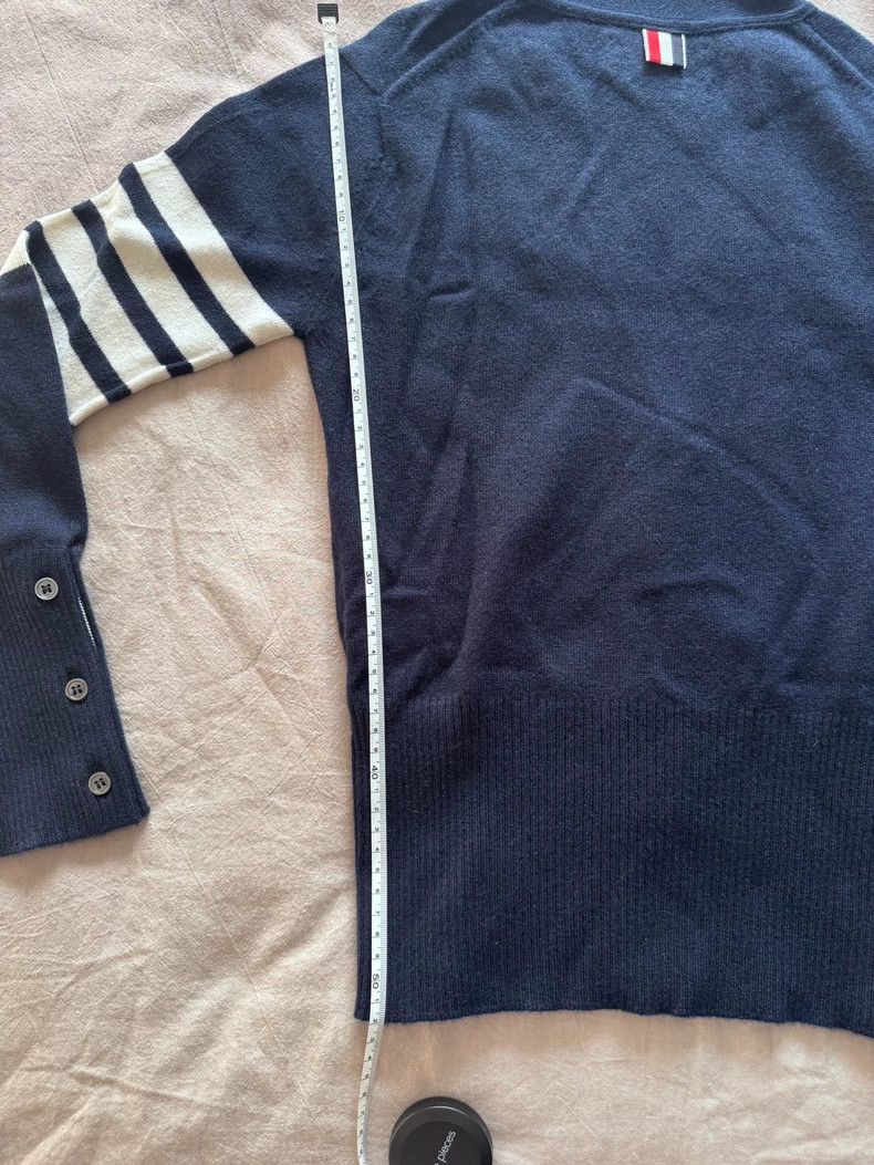 Thom Browne Thom browne V-neck 4 striped pure cashmere long-sleeved car Size S / US 4 / IT 40 - 7 Thumbnail