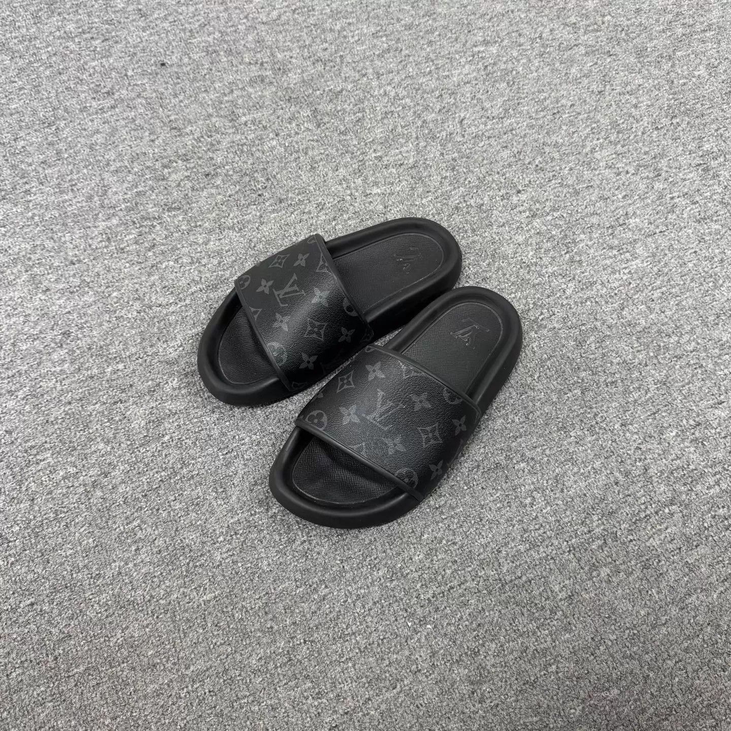 Louis Vuitton Black Slide Sandals Size 6 Size US 6 / EU 39 - 1 Thumbnail