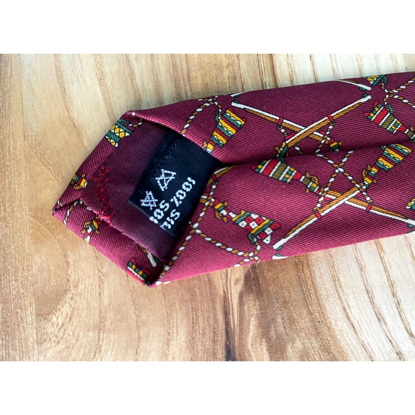 Salvatore Ferragamo VINTAGE Salvatore Ferragamo Tie Burgundy 100% Silk Made in Italy Men Leather? Wait. Size ONE SIZE - 7 Thumbnail