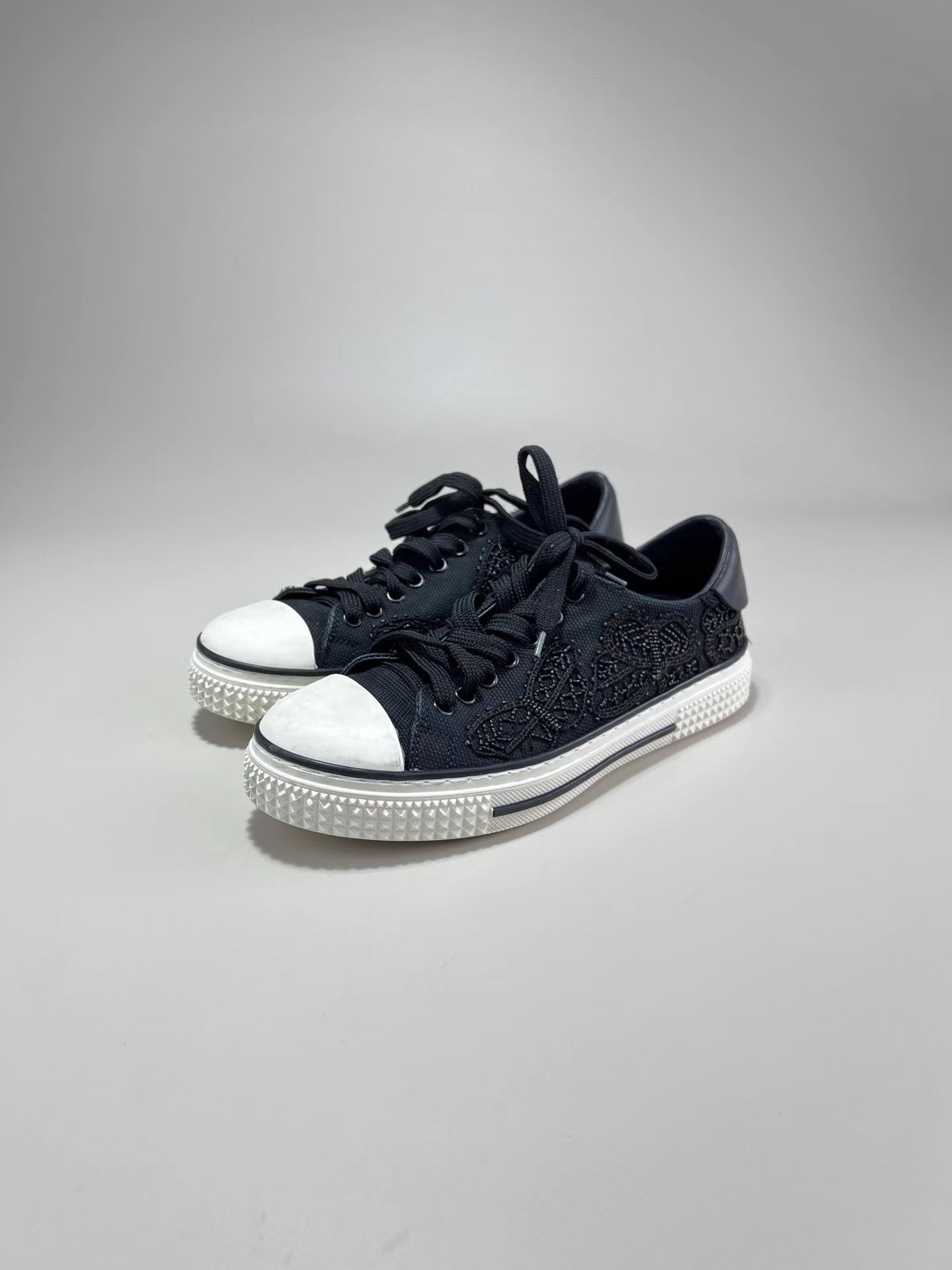 Valentino VALENTINO Beaded Low-Top Canvas Sneakers Size US 7.5 / IT 37.5 - 1 Thumbnail