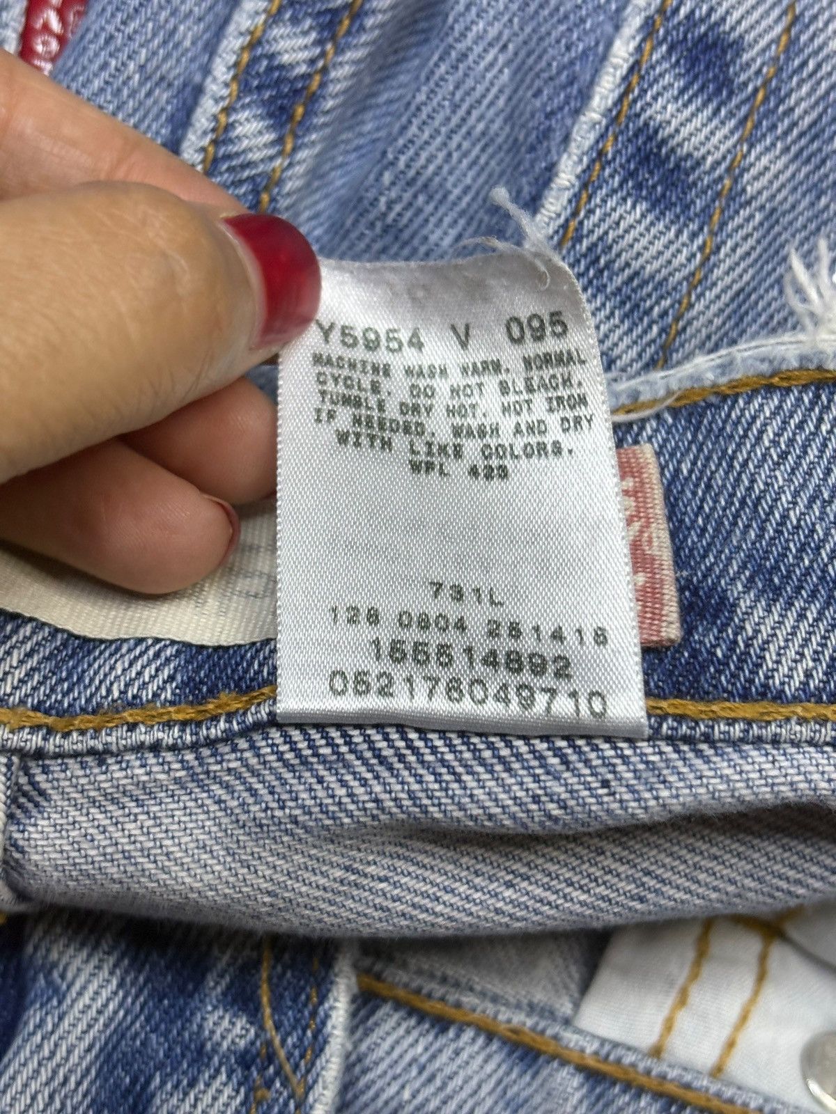 Levi's Vintage 90s Levis 550 Relaxed Fit Blue Wash Distressed Jeans Size US 30 / EU 46 - 12 Thumbnail