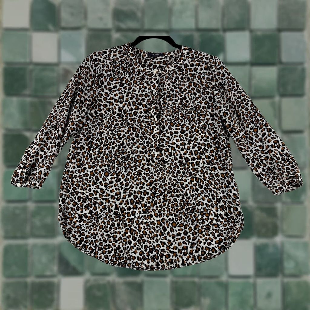 NYDJ NYDJ Blouse 3/4 Sleeve Henley Top Womens XS Black Pleated Back 3/4 Sleeve Petites Henley Blouse Size XS / US 0-2 / IT 36-38 - 1 Thumbnail
