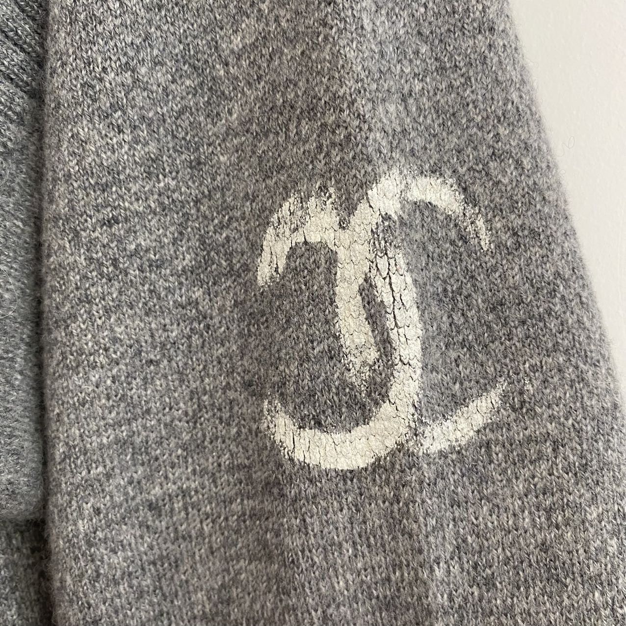 Chanel Chanel Grey Lion Cashmere Long Sleeve Knit Sweater K26WX Size M / US 6-8 / IT 42-44 - 6 Thumbnail