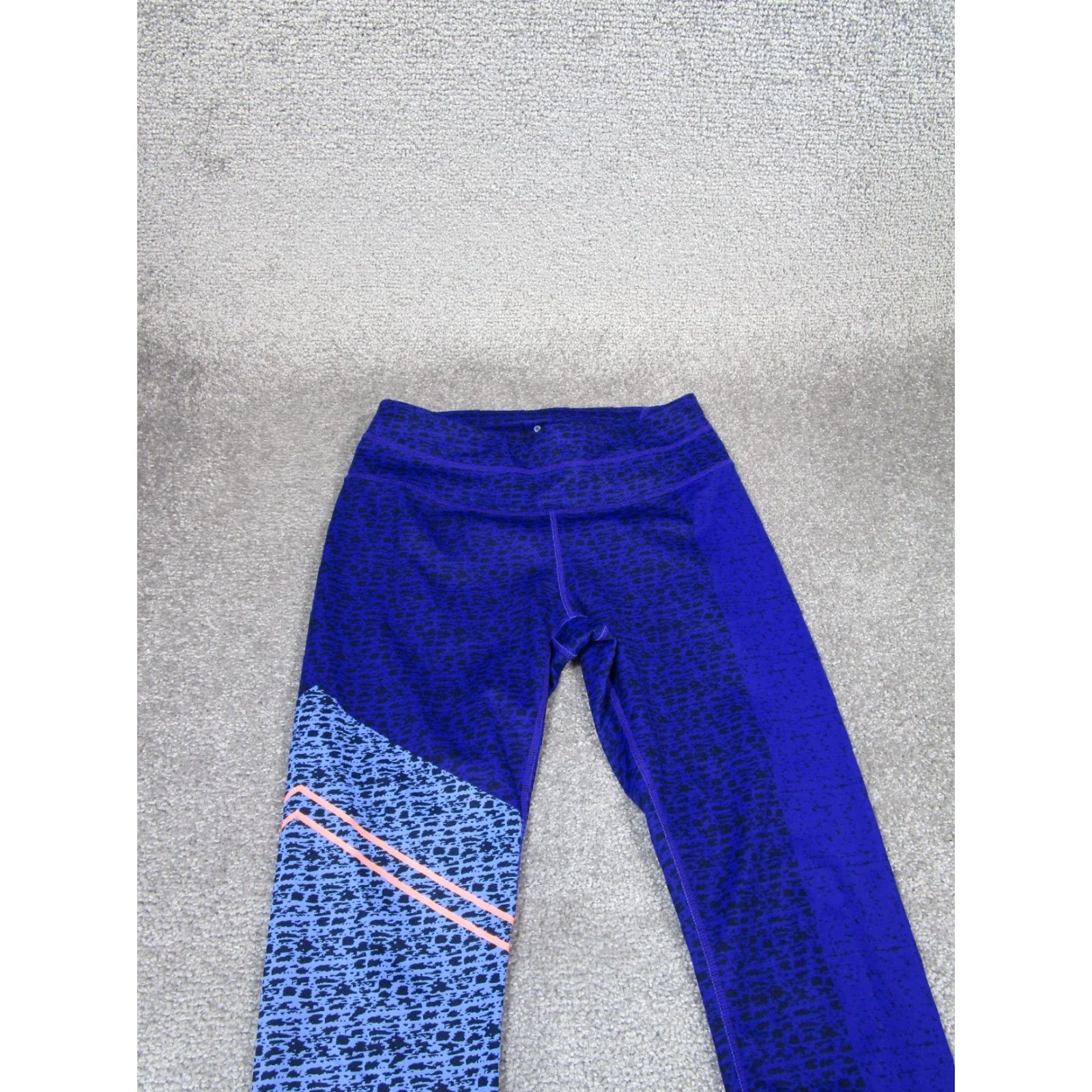 Athleta Athleta Leggings Small Womens Asym Purple Blue Camouflage 7/8 Sonar Tight Colorful Athleisure Sports Compression Activewear Running Gym Yoga Size 28" / US 6 / IT 42 - 2 Thumbnail