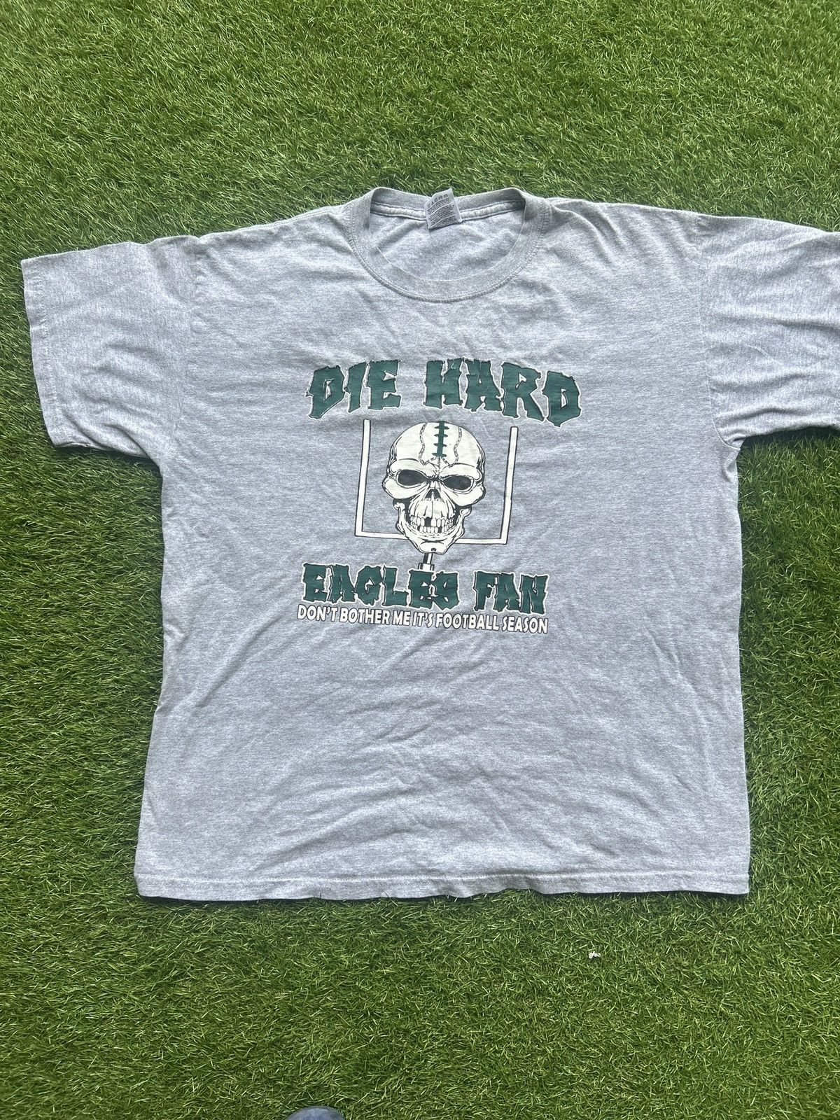 NFL Vintage 90s Die Hard Eagles Fan T-Shirt. Size US XL / EU 56 / 4 - 1 Thumbnail