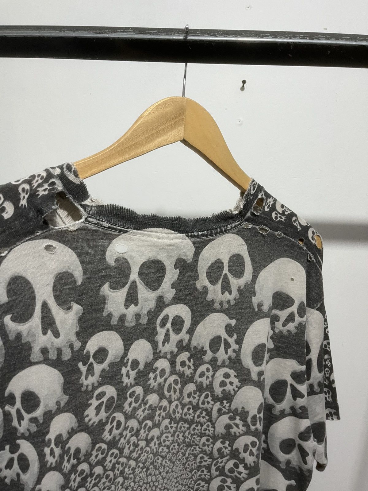 Liquid Blue ❌SOLD❌Vintage Distressed Liquid Blue Skull tee Size US L / EU 52-54 / 3 - 7 Thumbnail