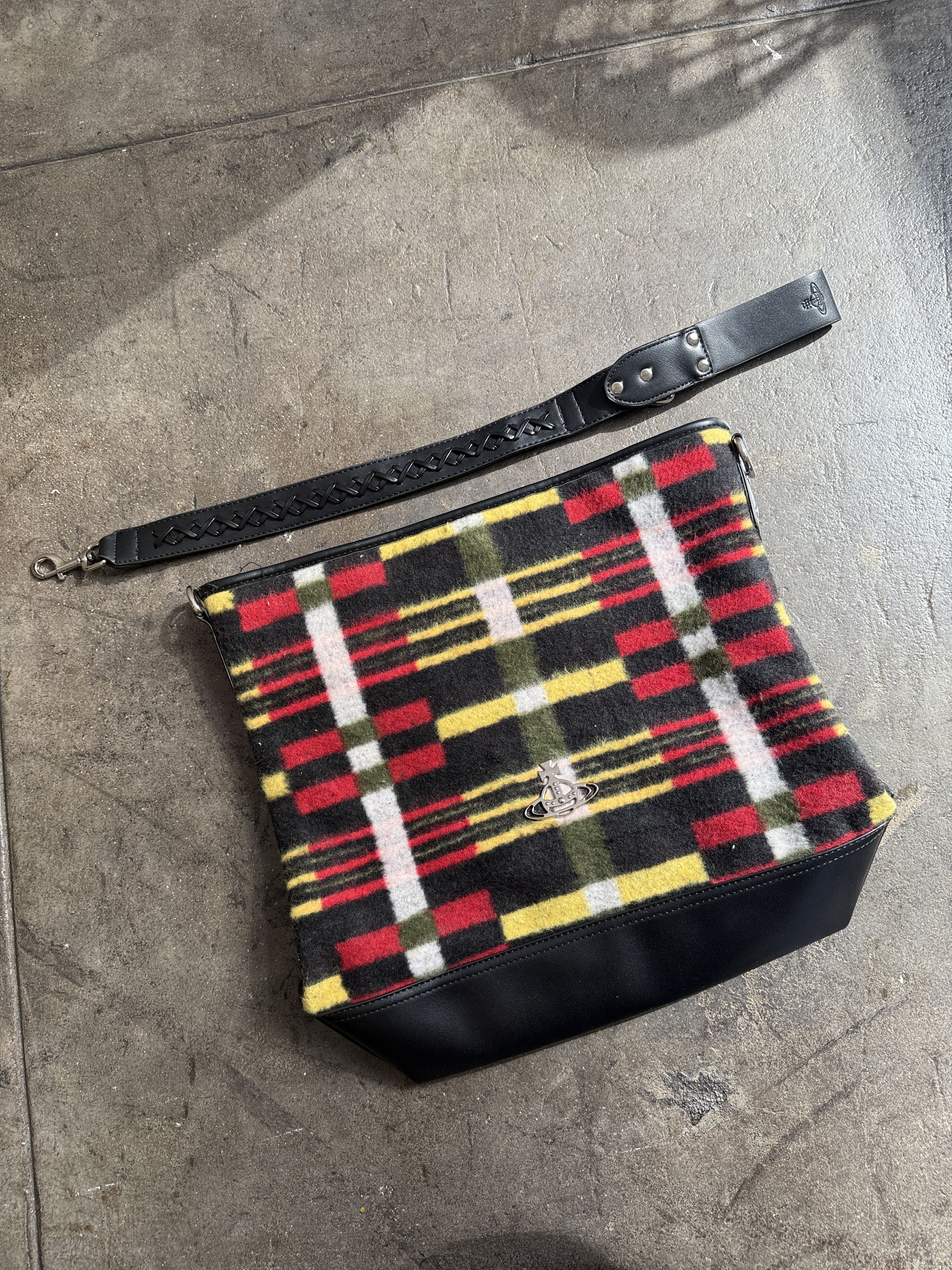 Vivienne Westwood Brand New Bucket Bag w/ Wool and Detachable Strap Size ONE SIZE - 7 Thumbnail