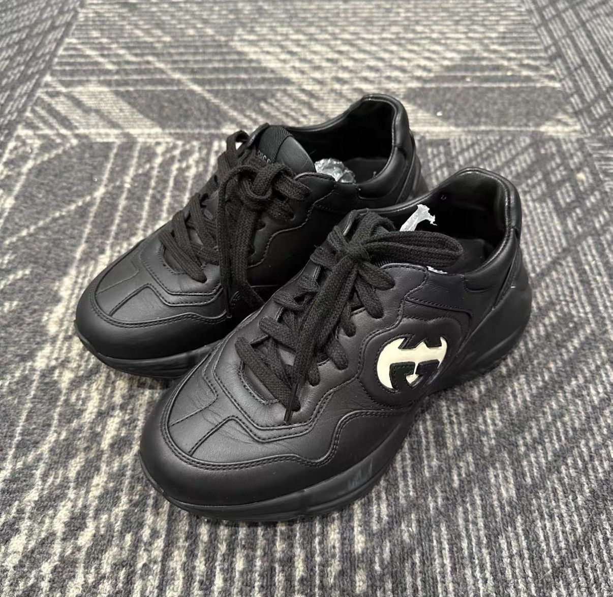 Gucci Gucci Rhyton Black And White Bat Dad Shoes J42 Size US 5.5 / IT 35.5 - 1 Thumbnail
