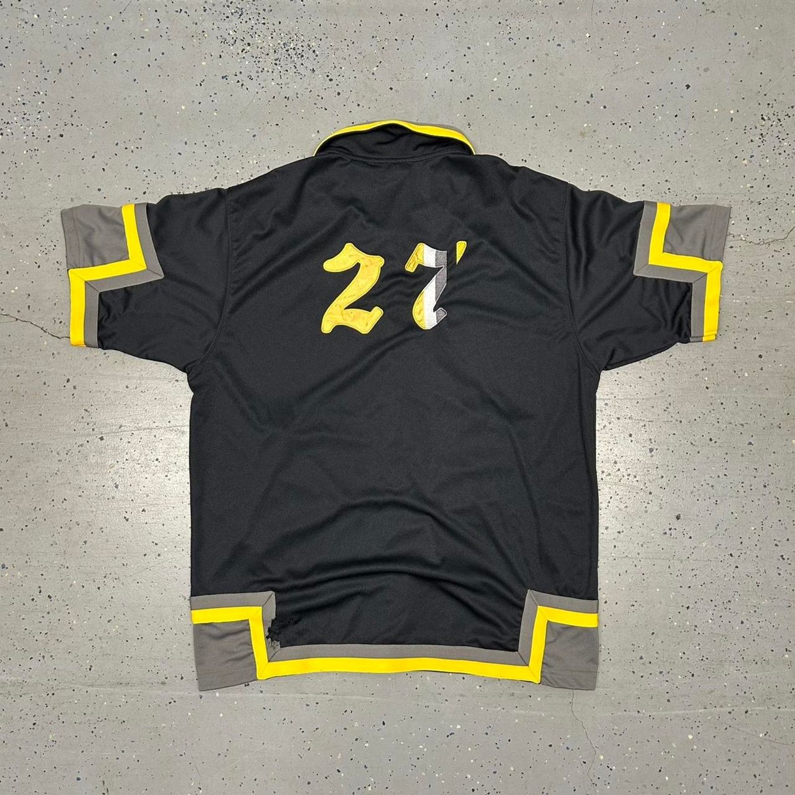 Other Black and yellow y2k jersey Size US XL / EU 56 / 4 - 6 Thumbnail