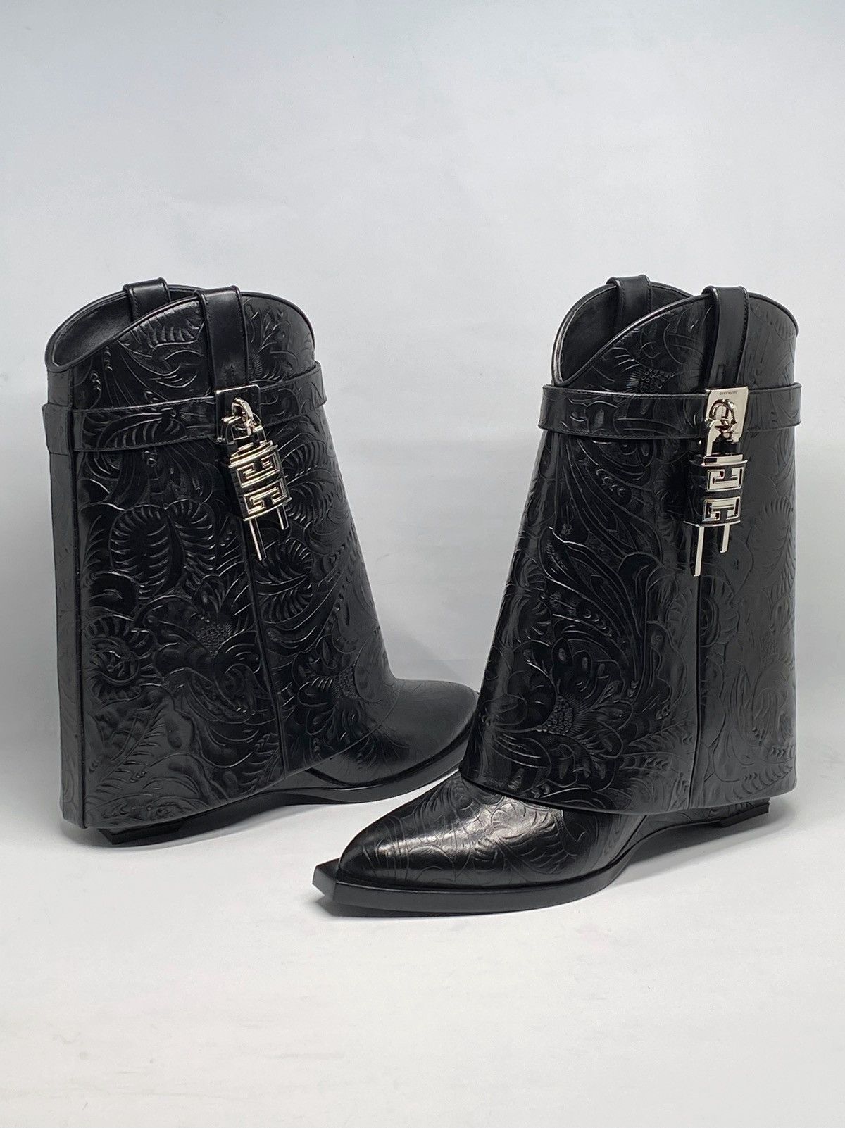 Givenchy Givenchy Shark Lock Cowboy Ankle Leather Boots size 39 Size US 9 / IT 39 - 1 Thumbnail