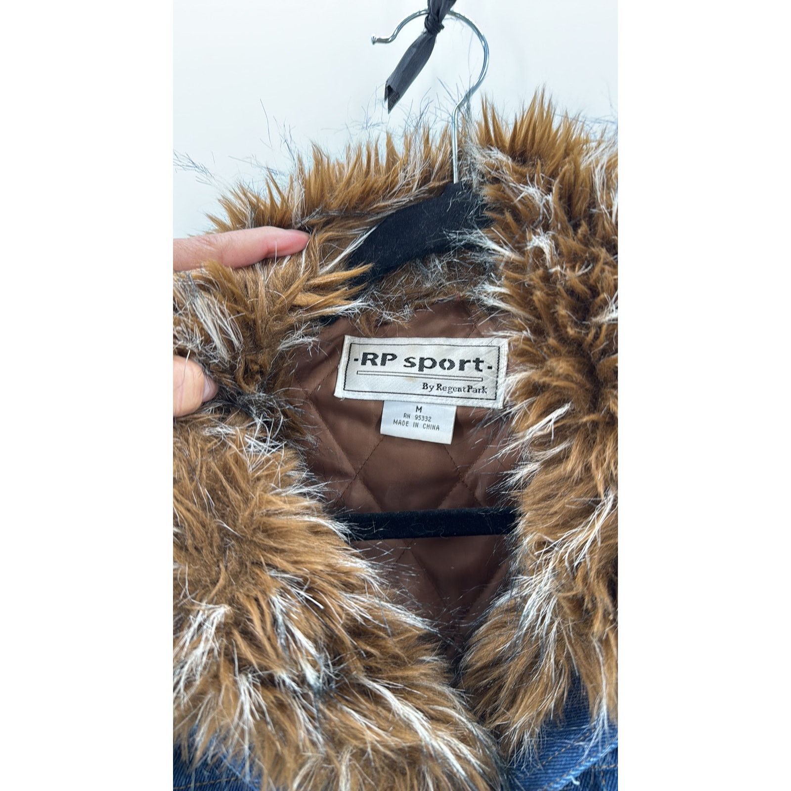 Vintage Regent Park Vintage Faux Fur denim trucker jacket sz M 90s Size M / US 6-8 / IT 42-44 - 3 Thumbnail