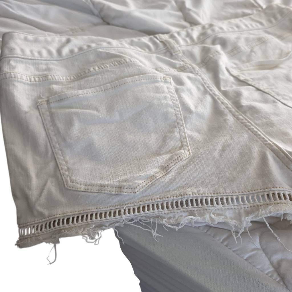 Express Express Jeans Women's Size 14 White Denim Cutoff Shorts Size 36" / US 14 / IT 50 - 3 Thumbnail