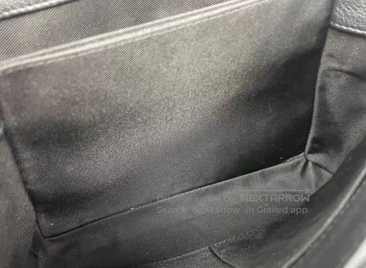 Louis Vuitton Black Leather Structured Handbag with Top Handles. Size ONE SIZE - 6 Thumbnail