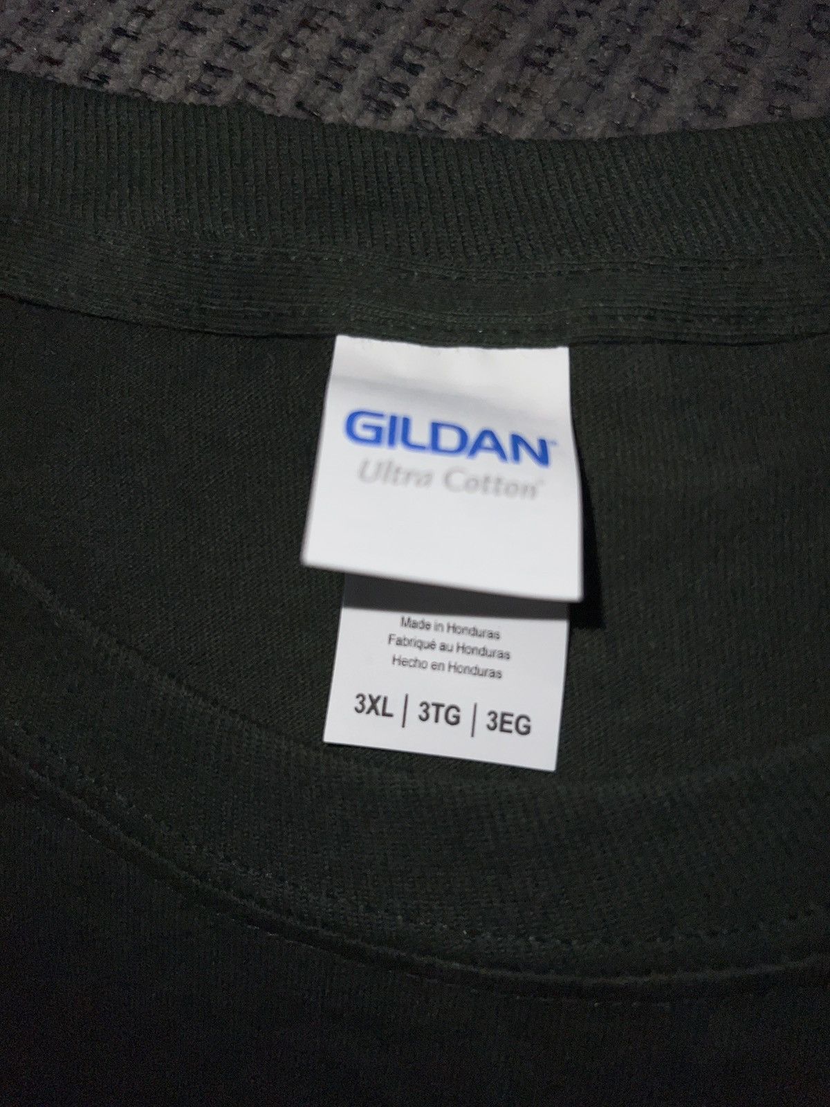 Gildan Gildan In A World Full Of Grinches Be A Cindy Lou Who LS Tee Size US XXL / EU 58 / 5 - 5 Thumbnail
