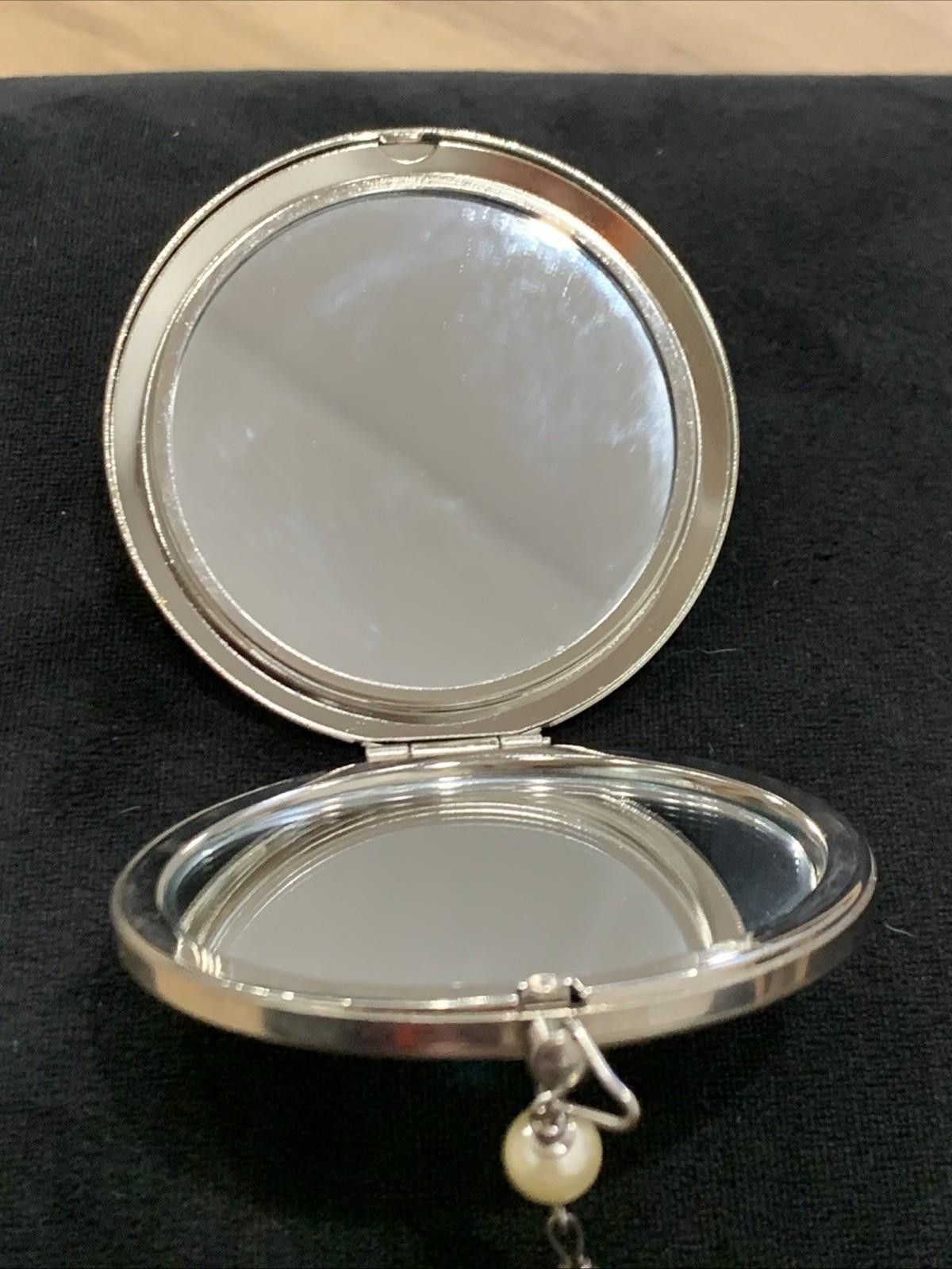 Other Egyptian Revival Compact Mirror Silver Tone Cleopatra Size ONE SIZE - 9 Thumbnail
