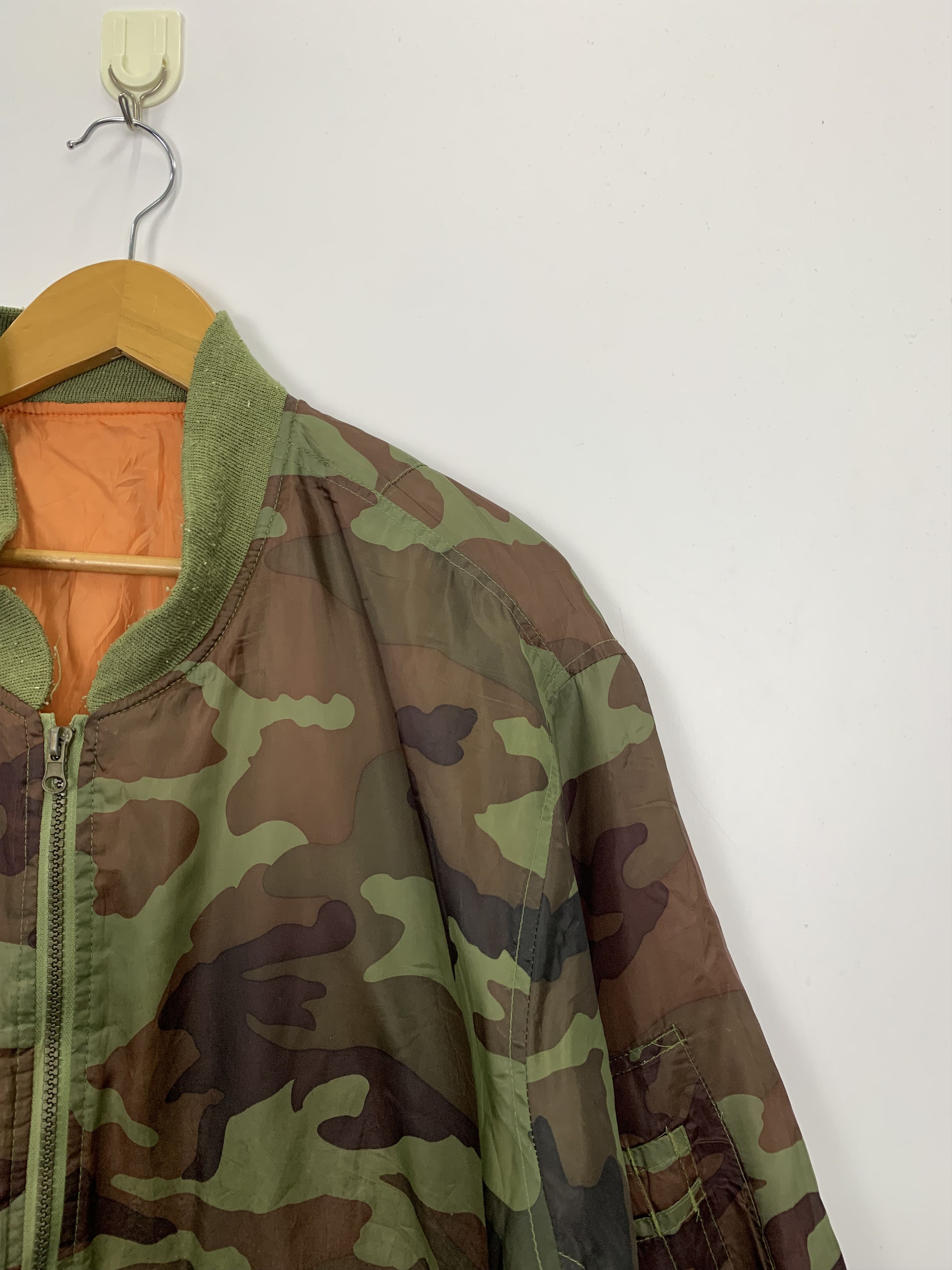 Vintage Vintage Camo Military Bomber Jacket J0798 Size US L / EU 52-54 / 3 - 7 Thumbnail
