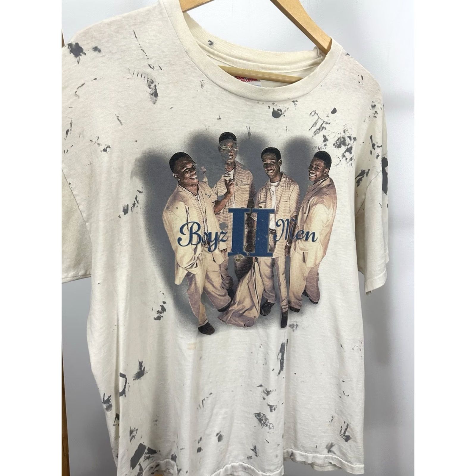 Hanes VTG Boyz 2 Men 90s All Around The World Tour Paint Splatter Worn T-Shirt XL Shirt Mens White Band Grunge 90s FADED Size US XL / EU 56 / 4 - 5 Thumbnail