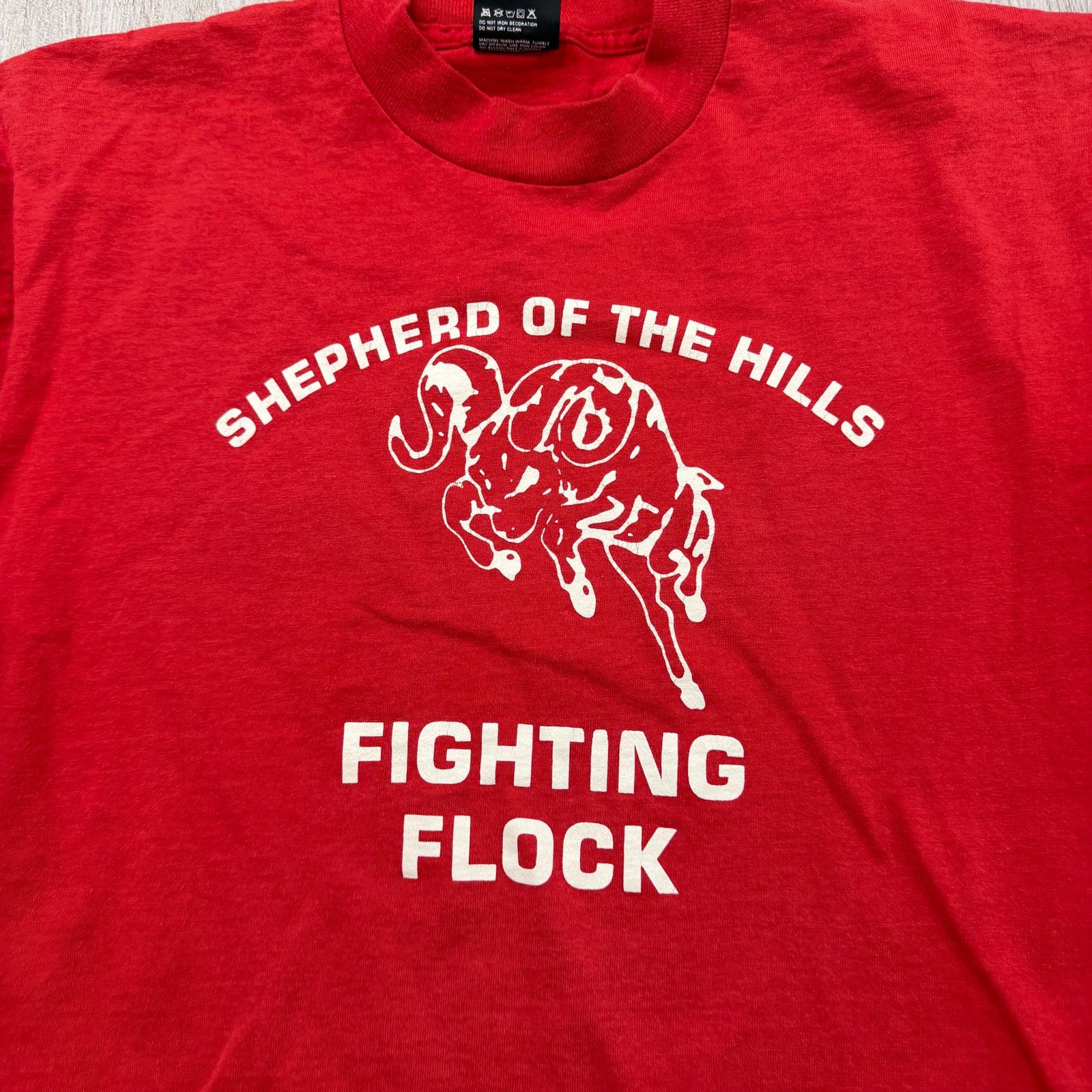 Vintage Vintage Shepherd of The Hills Fighting Flock Shirt Large Red Size US L / EU 52-54 / 3 - 3 Thumbnail