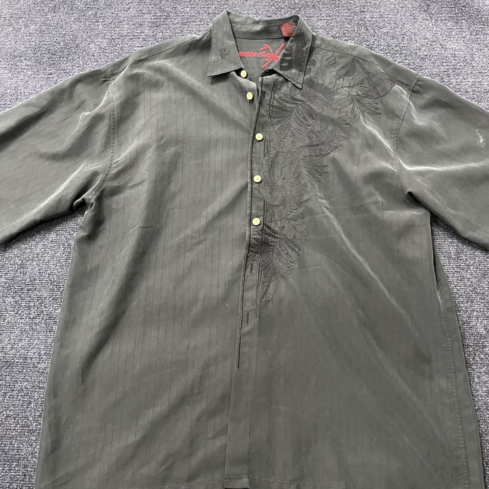 Vintage Bamboo Cay Shirt Mens XL Gray Embroidered Floral Tropical Short Sleeve Button Up Size US XL / EU 56 / 4 - 2 Thumbnail