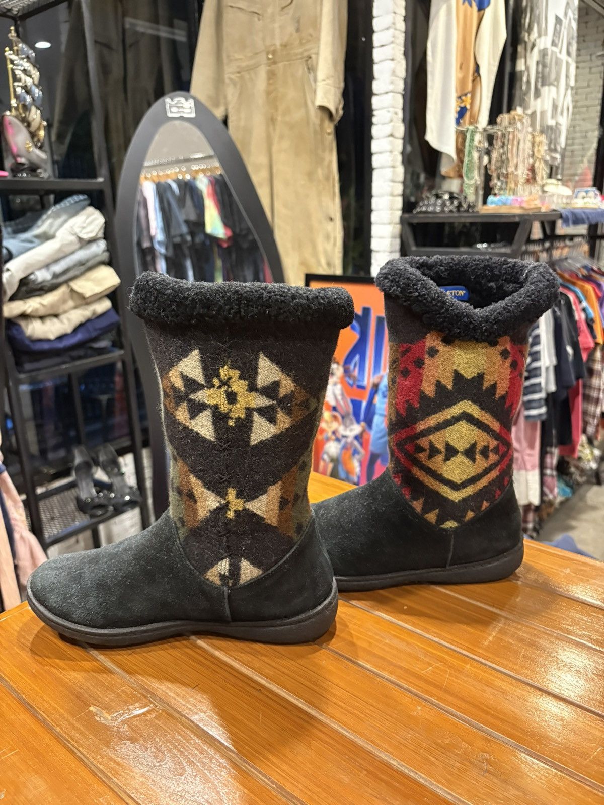 Pendleton Pendleton Navajo Pattern Shearling-Lined Boots Size US 7 / IT 37 - 1 Thumbnail