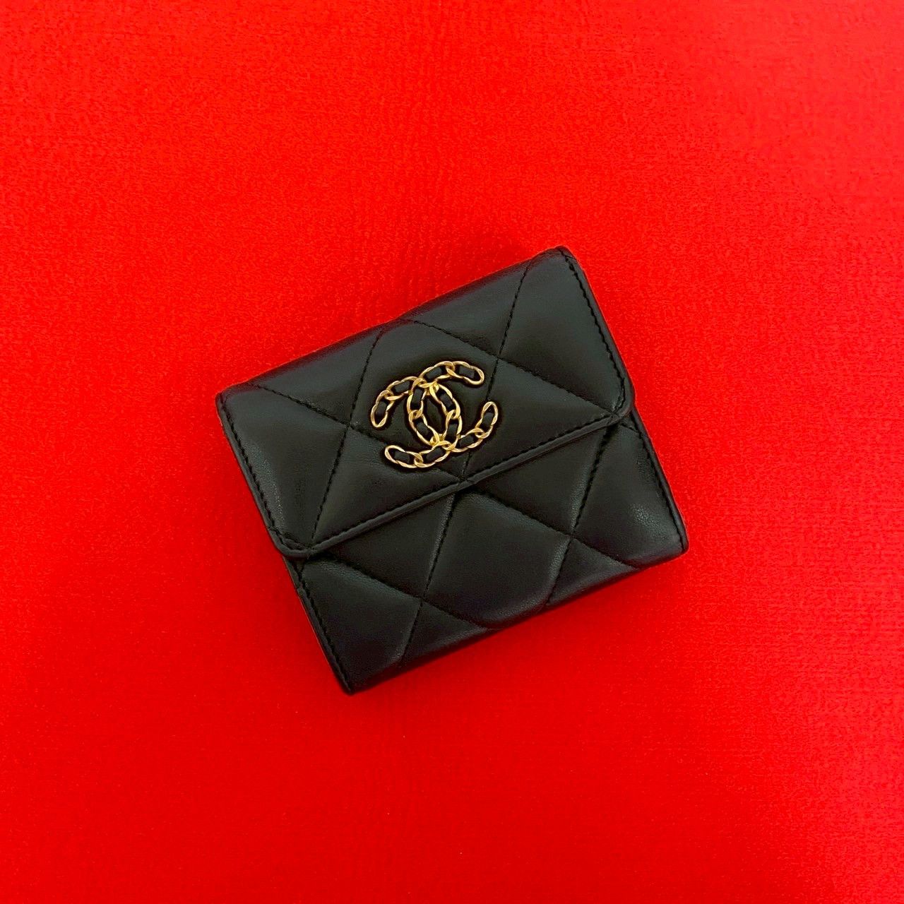 Chanel Chanel CHANEL Chanel19 Lambskin Trifold Wallet Leather Short Wallet DUTY FREE for USA Size ONE SIZE - 1 Thumbnail