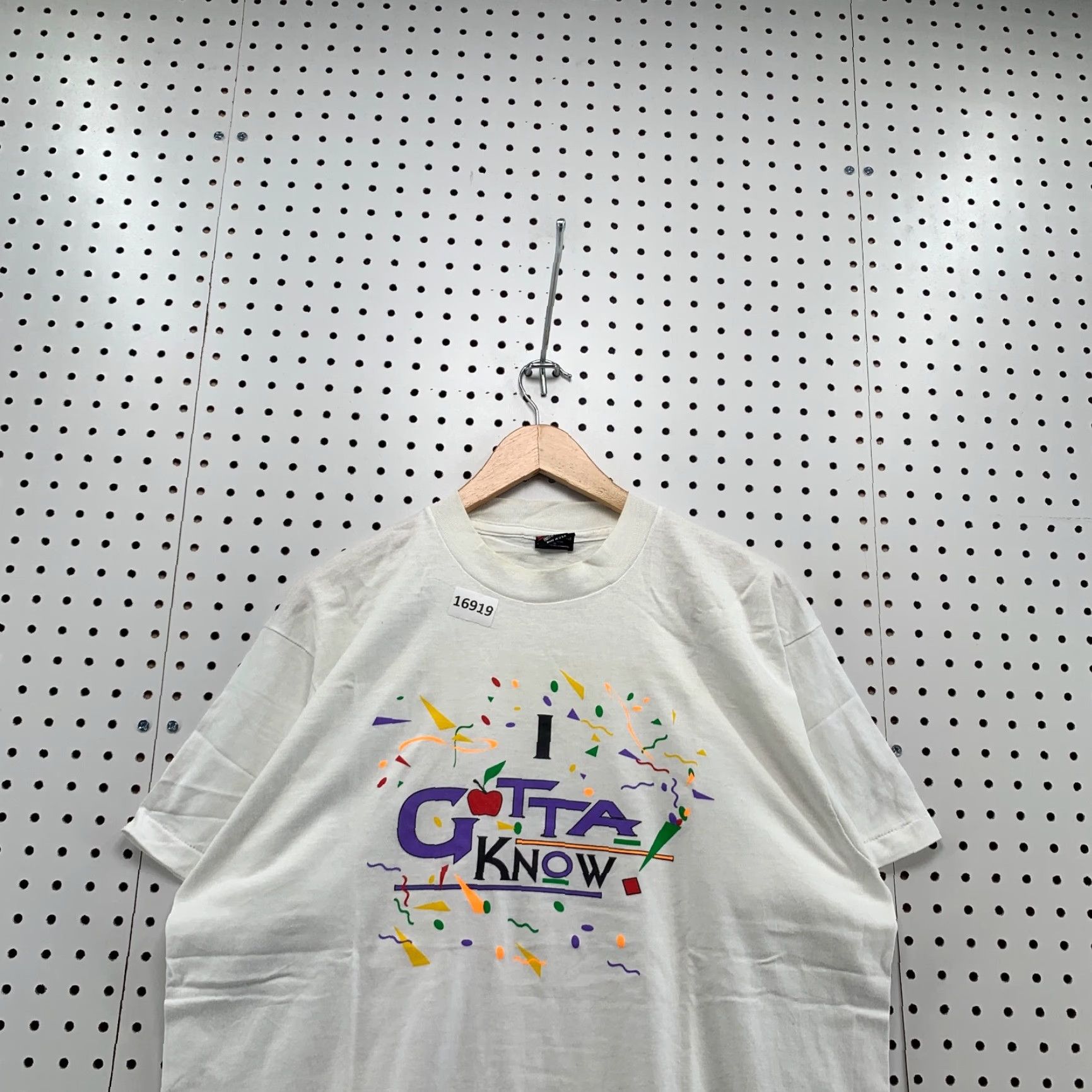 Fruit Of The Loom VINTAGE Fruit of the Loom 90s T-Shirt Adult XL White "I Gotta Know" Short Sleeve Teacher Mens Size US XL / EU 56 / 4 - 5 Thumbnail