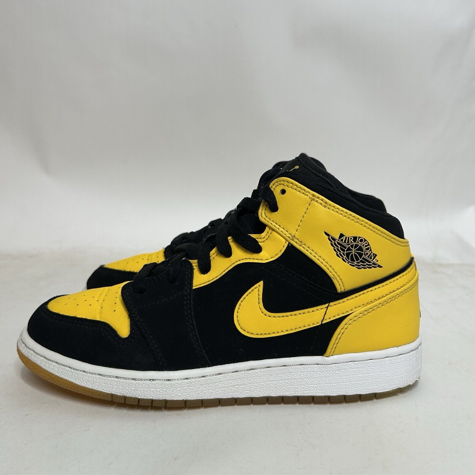 Jordan Brand Nike Shoes Air Jordan 1 Retro Mid GS “New Love” 2024 Size US 7.5 / IT 37.5 - 6 Thumbnail