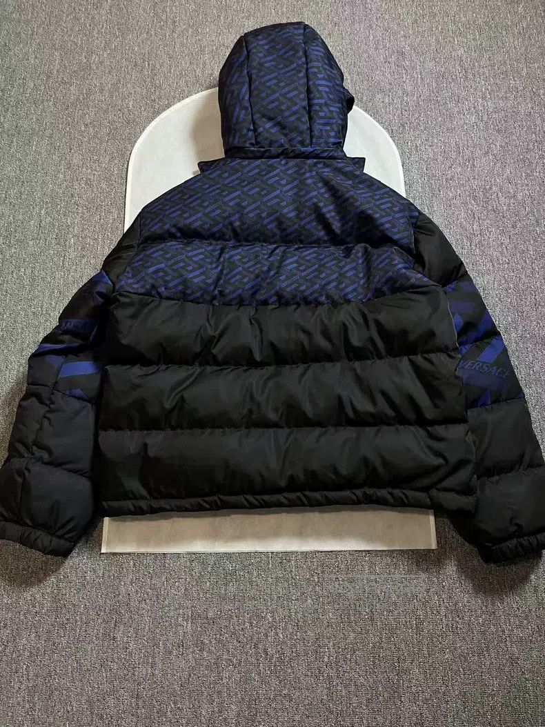 Versace Versace The black basket is full of printed down jackets Size US XXL / EU 58 / 5 - 2 Thumbnail