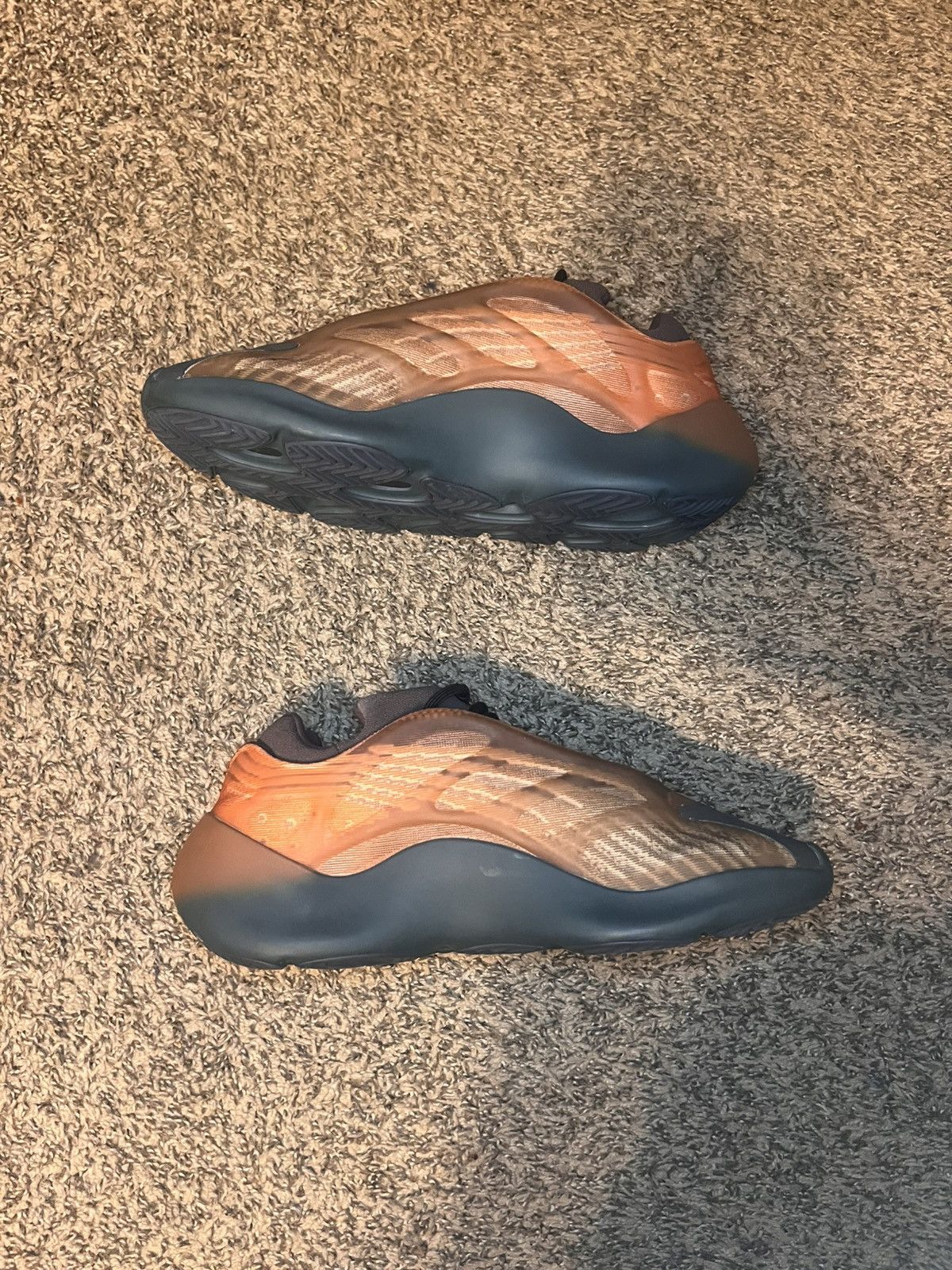 Yeezy Yezzy 700 V3 'Copper Fade' Size US 11.5 / EU 44-45 - 1 Thumbnail