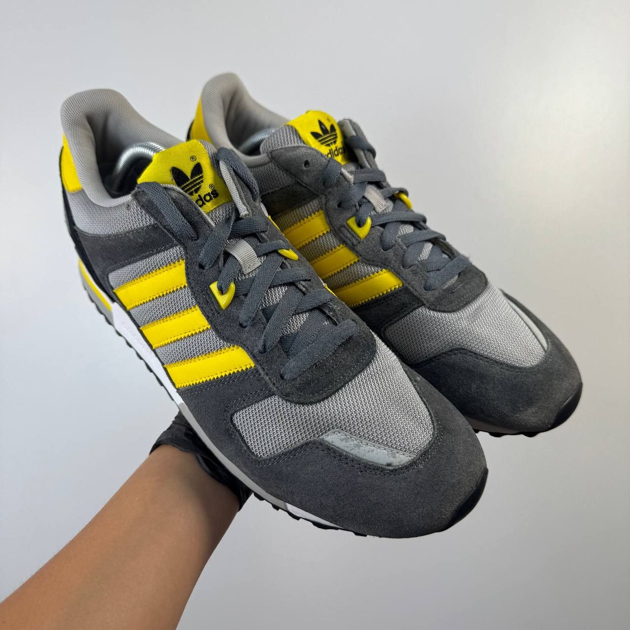 ぶ〜ページです‼️ Adidas Adidas ZX 700 HD Grey Semi Solar Yellow Q21879 Men Size