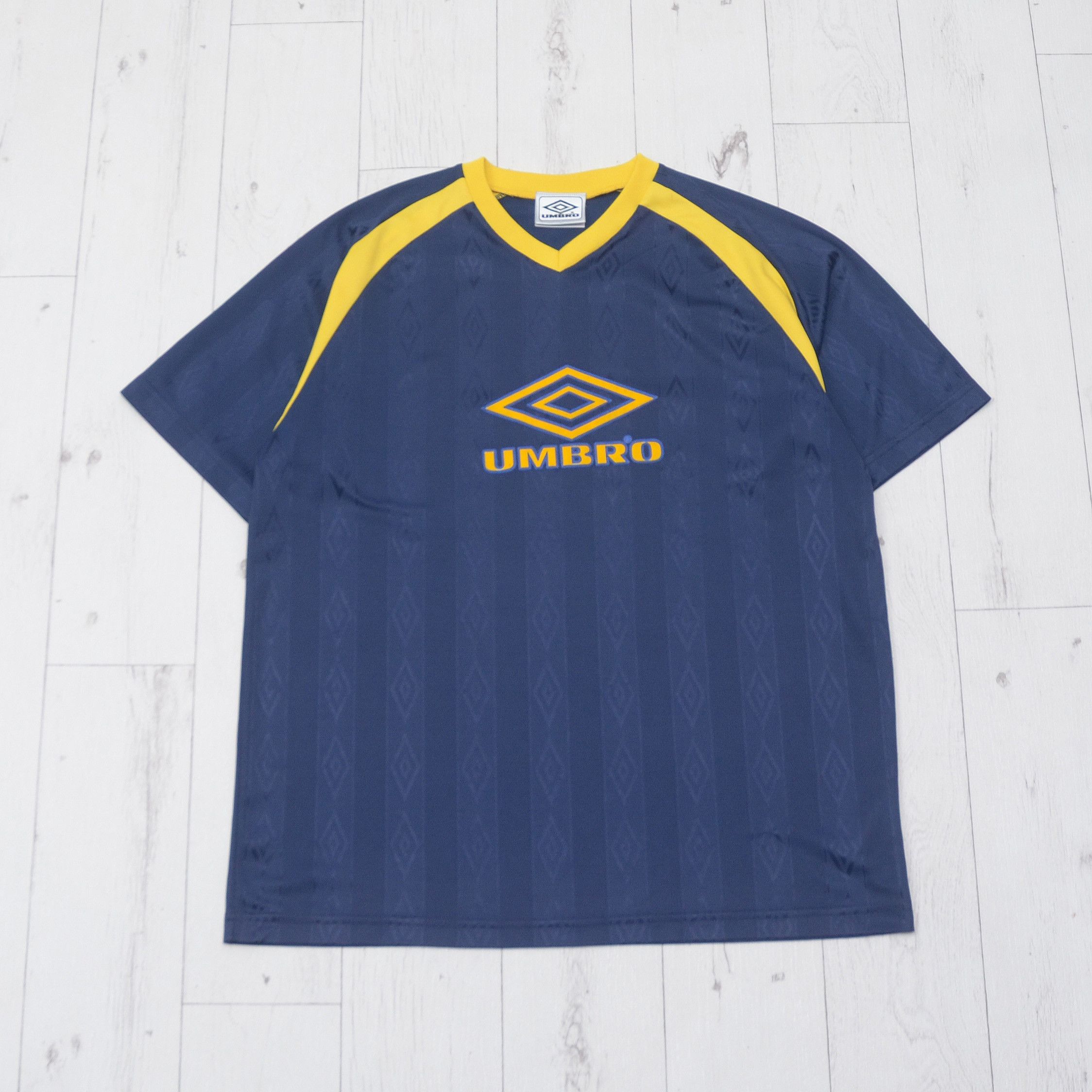 Umbro × Vintage Vintage Umbro Big logo Tee T-shirt Monogram 90`s Rare XL Size US XL / EU 56 / 4 - 1 Thumbnail