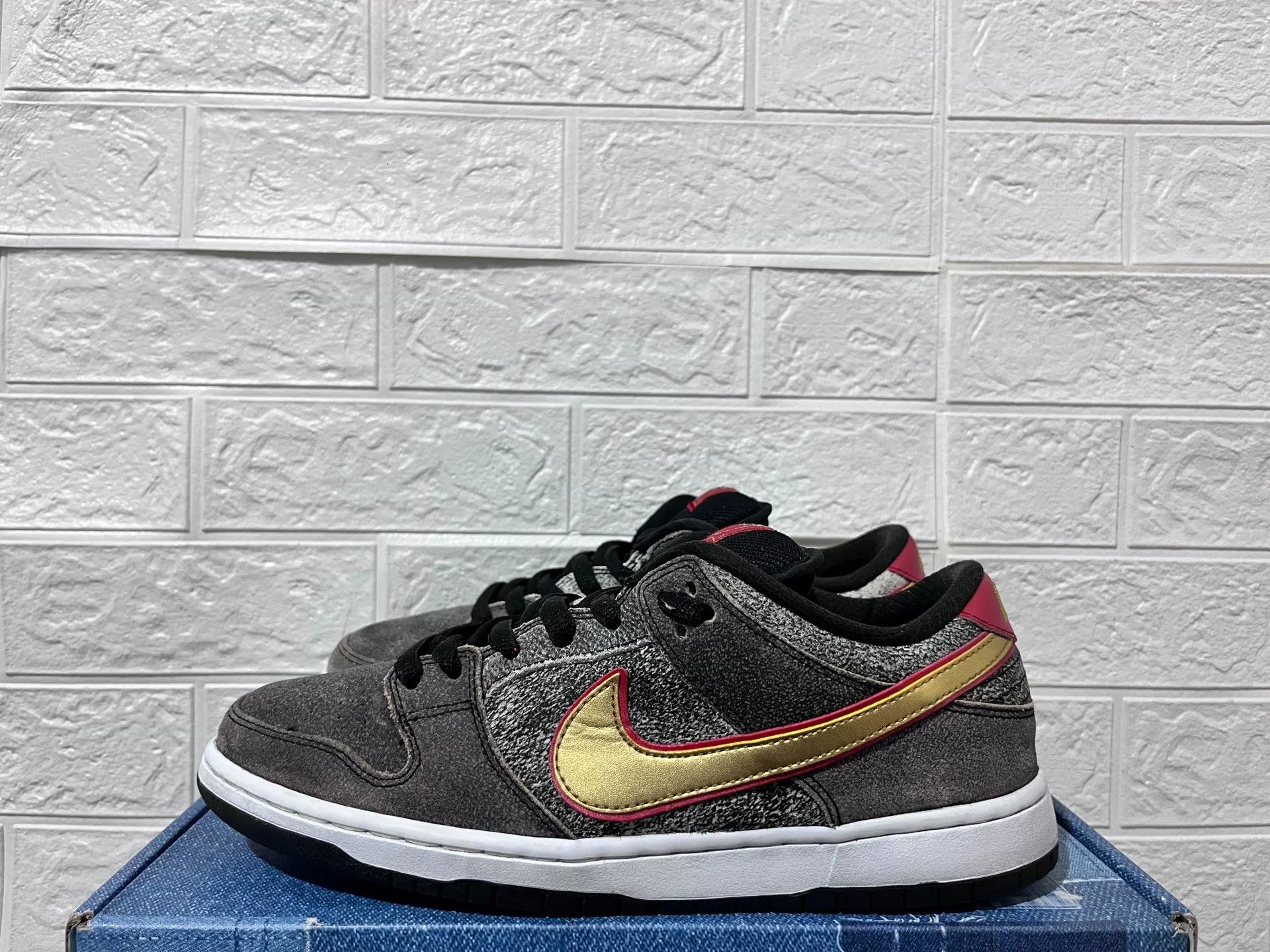 Nike Nike DUNK SB Lowtop Sneakers 11 Men Size US 11 / EU 44 - 1 Thumbnail