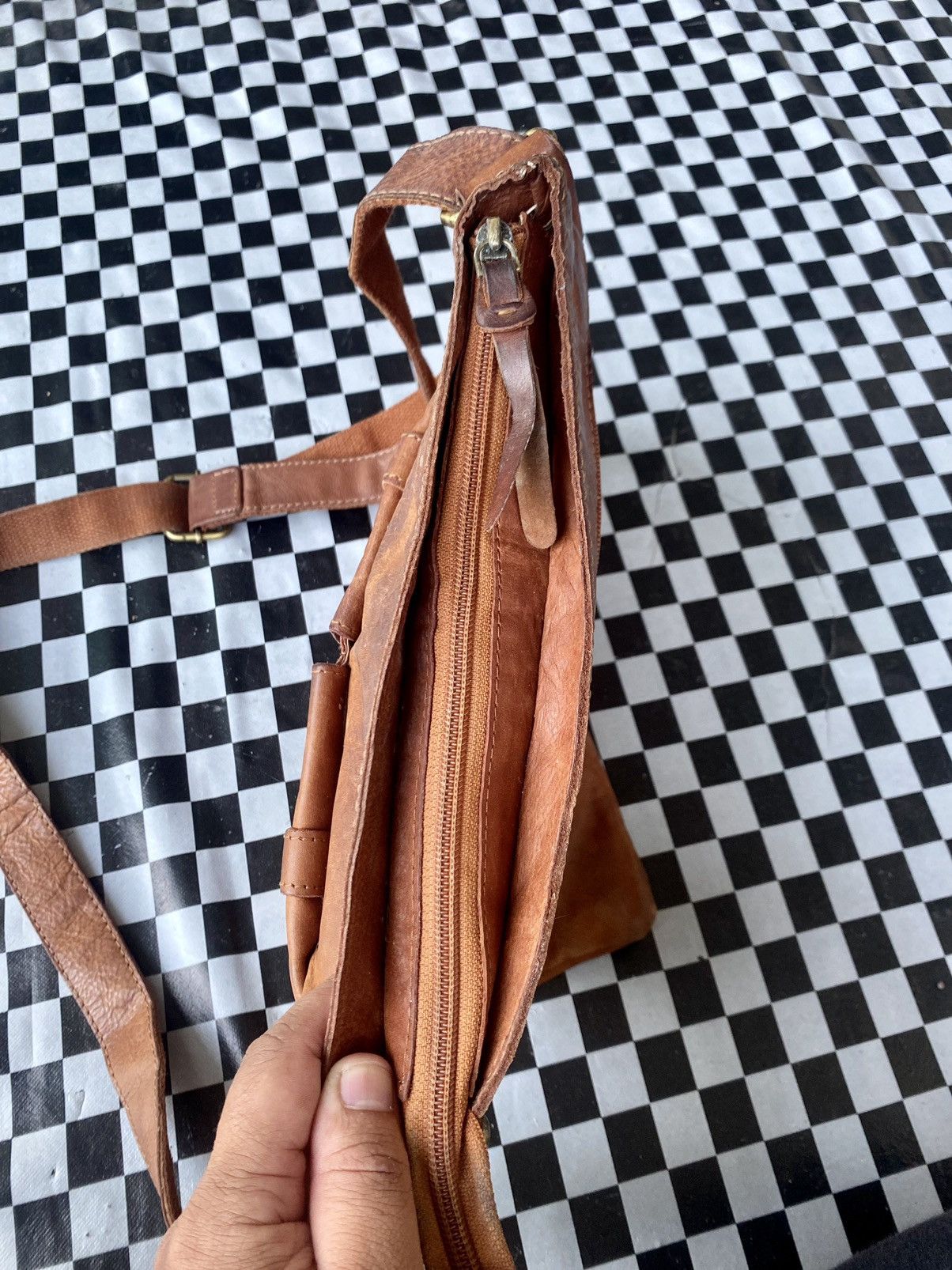 Leather × Vintage Vintage Leather Crossbody bag Oran Leather Australia Size ONE SIZE - 8 Thumbnail