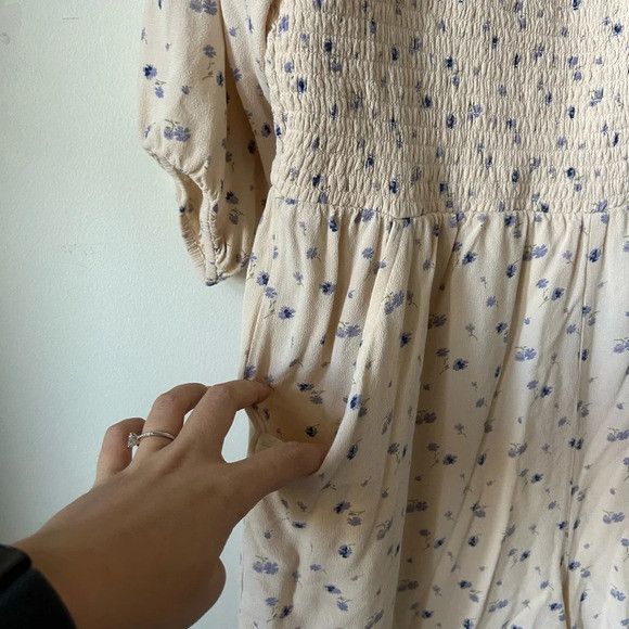 American Eagle Outfitters American Eagle Boho Ivory and Blue Floral Romper Size 32" / US 10 / IT 46 - 2 Thumbnail