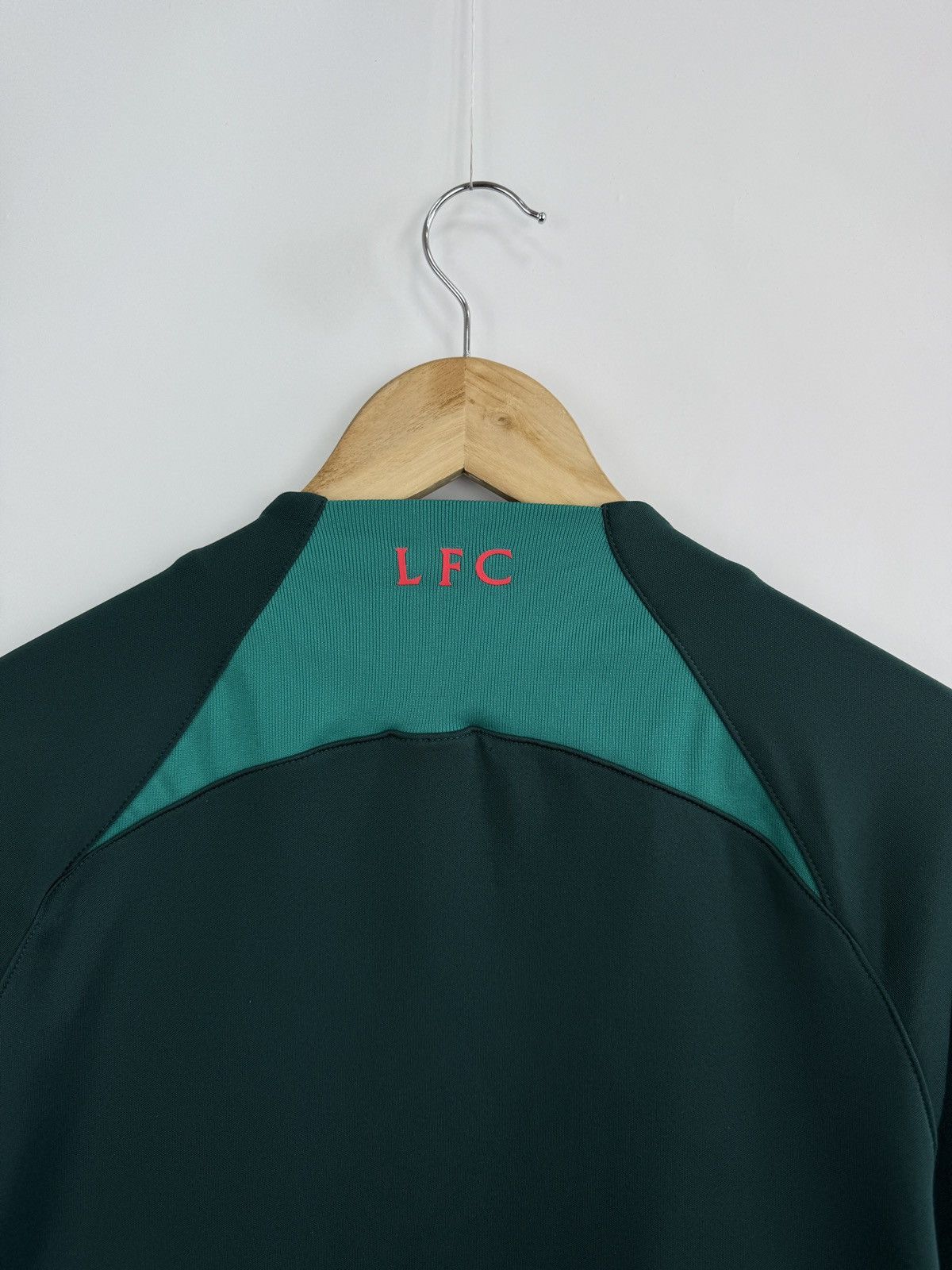 Nike 🏴󠁧󠁢󠁥󠁮󠁧󠁿 Y2K Liverpool Nike Zip Hoodie Soccer Jersey Rare Retro Size US S / EU 44-46 / 1 - 11 Thumbnail