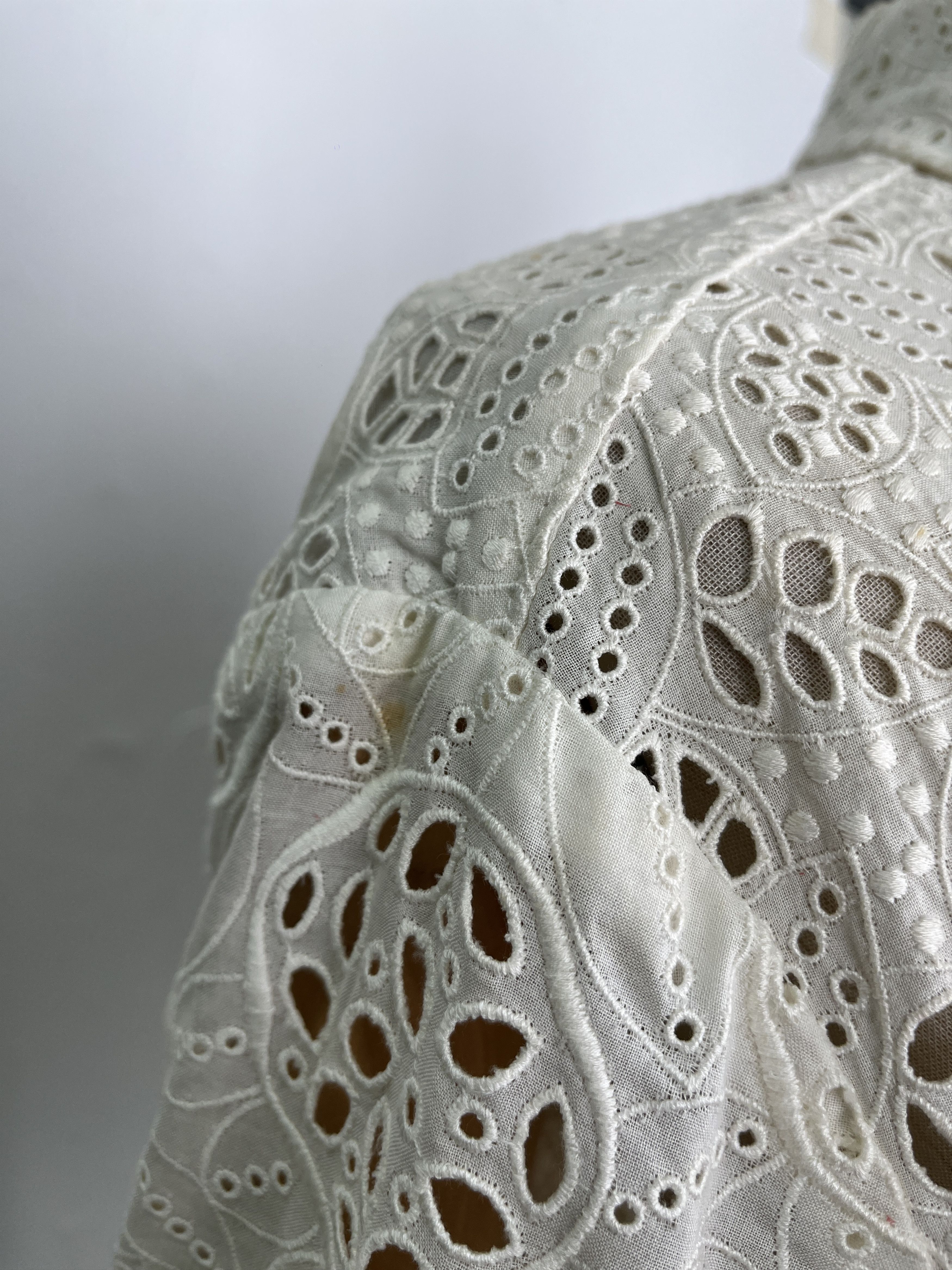 Valentino Valentino White Cotton Embroidered Lace Eyelet Jumpsuit Size XS / US 0-2 / IT 36-38 - 7 Thumbnail