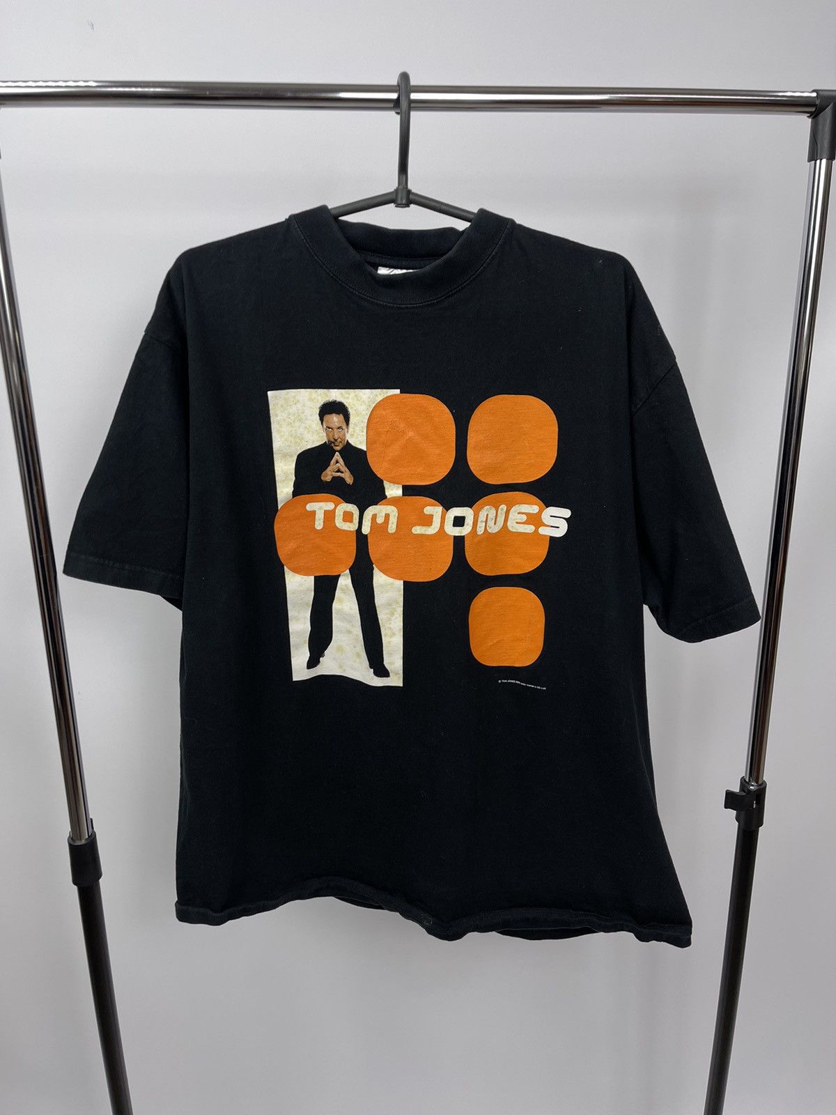 Band Tees × Vintage Vintage Tour 2000 Tom Jones Band Tshirt Tee Size XL Black Size US XL / EU 56 / 4 - 1 Thumbnail